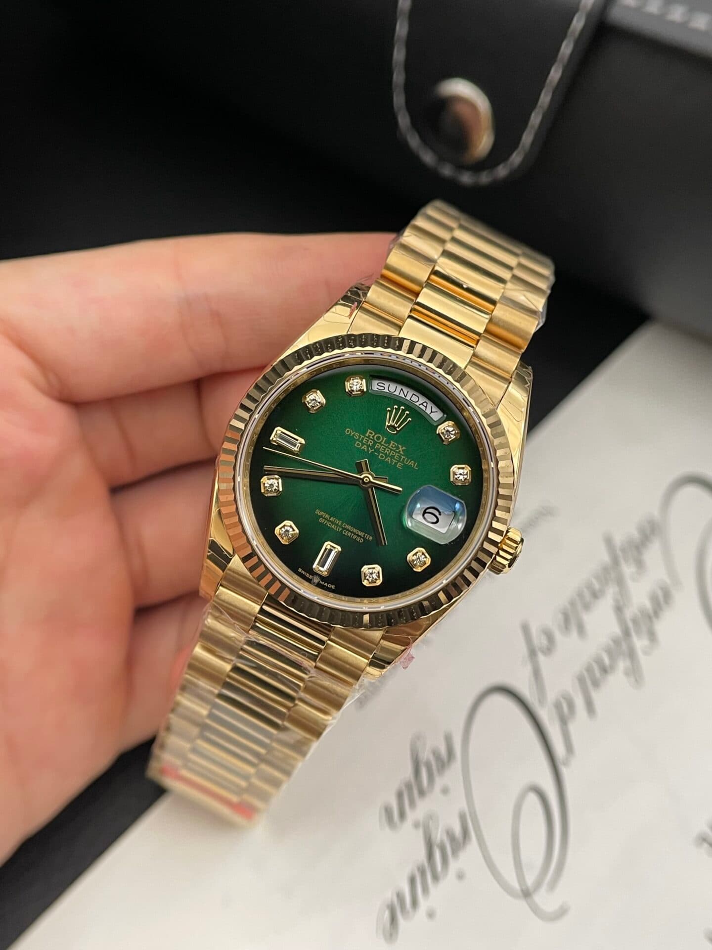 Dong-Ho-Rolex-Day-Date-Super-Fake-11-Mat-Xanh-La-EW-36mm-4-1