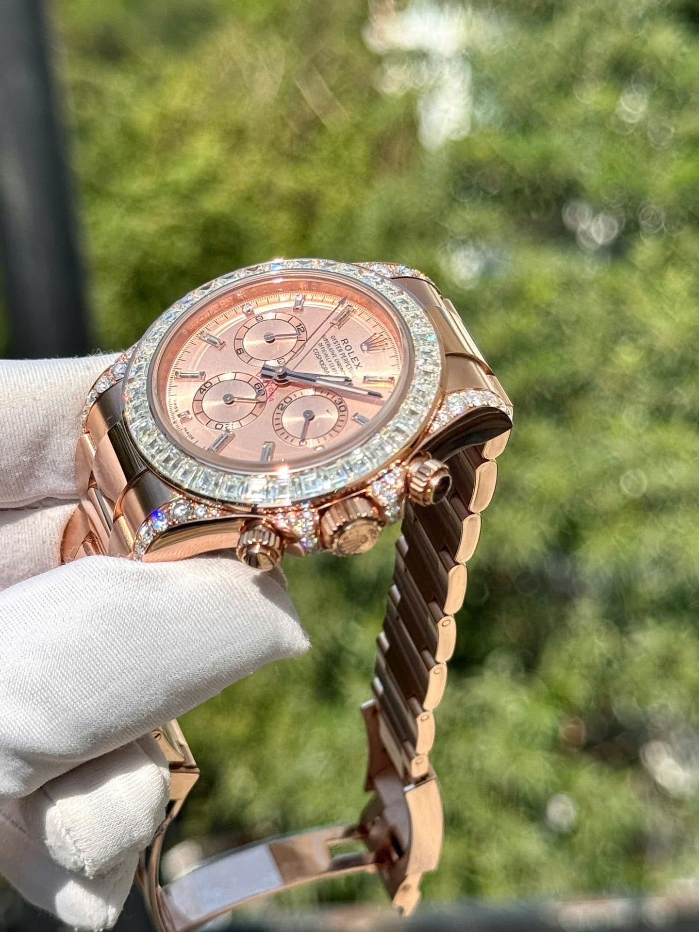 Dong-Ho-Rolex-Daytona-126595TBR-Che-Tac-Boc-Vang-Dinh-Kim-Cuong-Moissanite-Baguette-40mm-3-1