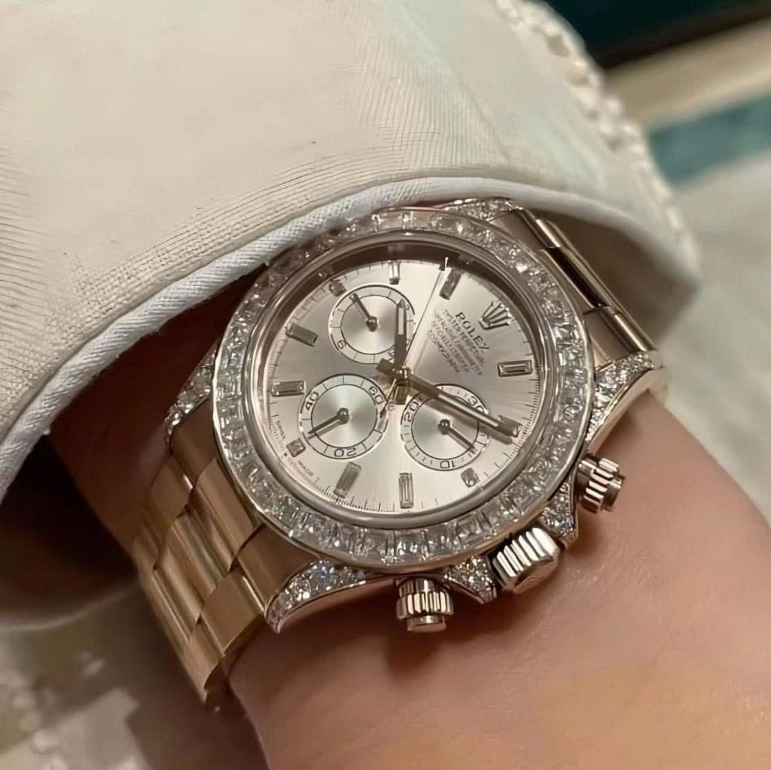 Dong-Ho-Rolex-Daytona-126595TBR-Che-Tac-Boc-Vang-Dinh-Kim-Cuong-Moissanite-Baguette-40mm-8-1