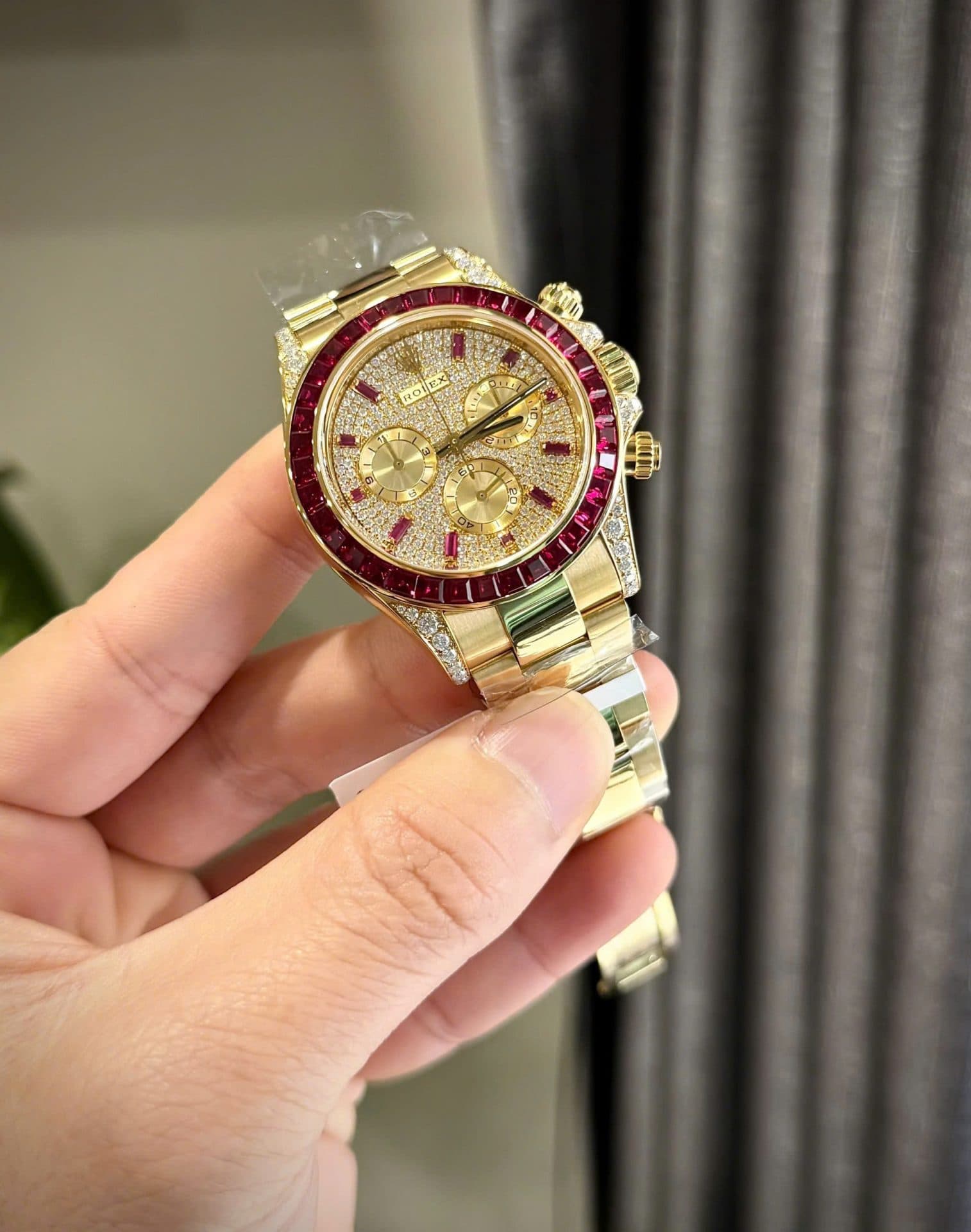 Dong-Ho-Rolex-Daytona-126598TRU-Che-Tac-Boc-Vang-That-Ruby-Kim-Cuong-Moissanite-40mm-2-1
