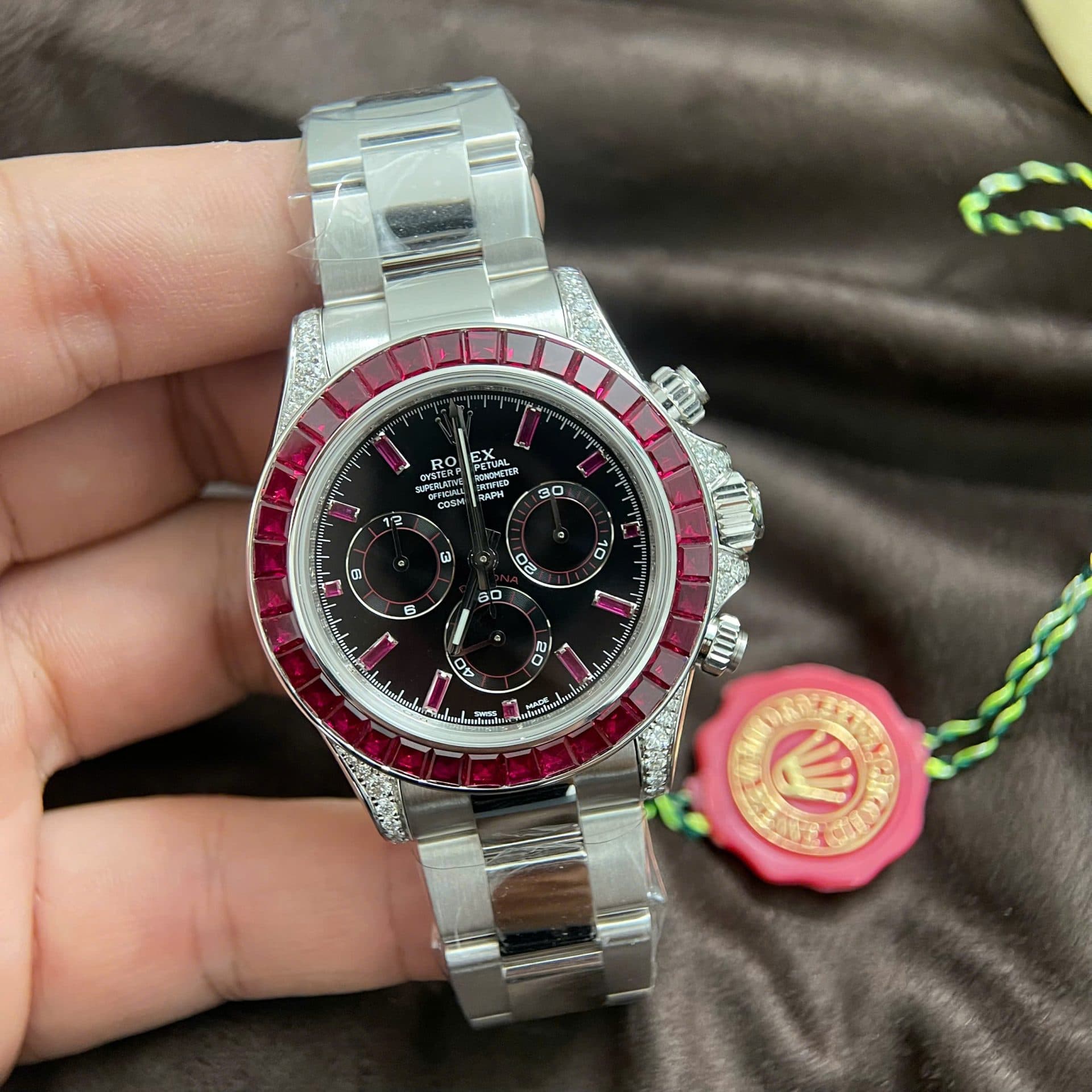 Dong-Ho-Rolex-Daytona-126599TRU-Vang-Trang-18K-Nguyen-Khoi-Ruby-Kim-Cuong-Tu-Nhien-40mm-1-1
