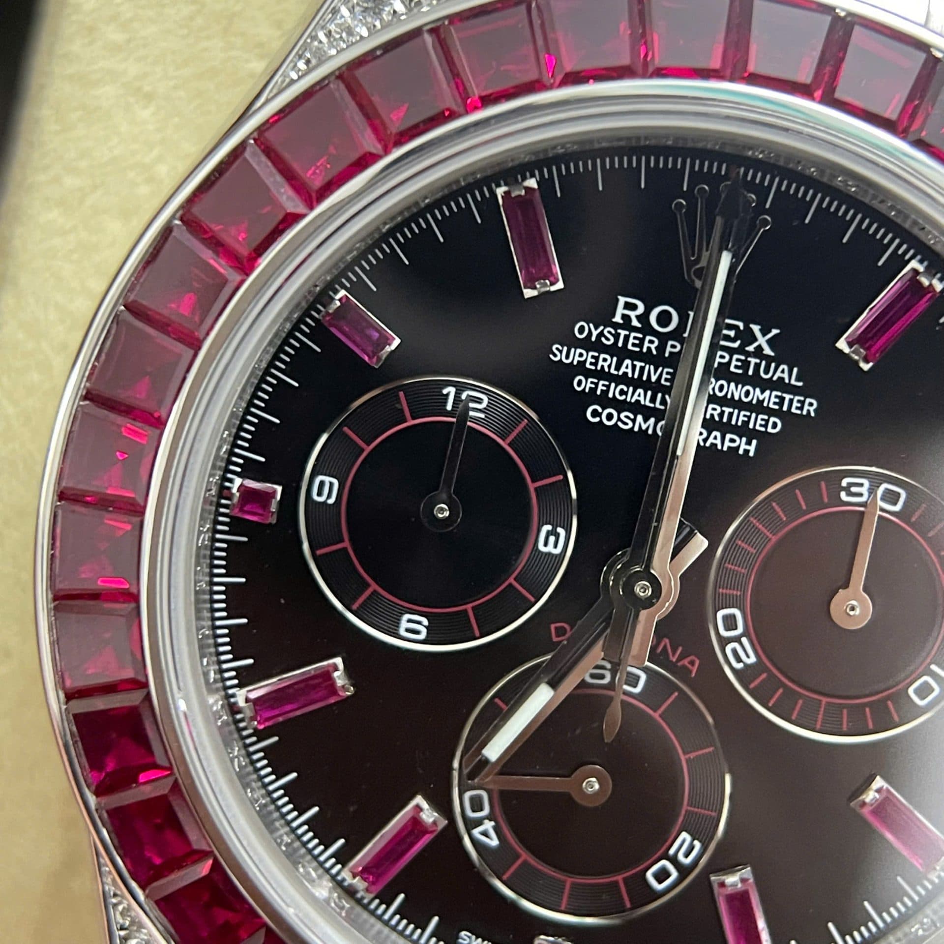 Dong-Ho-Rolex-Daytona-126599TRU-Vang-Trang-18K-Nguyen-Khoi-Ruby-Kim-Cuong-Tu-Nhien-40mm-12-1