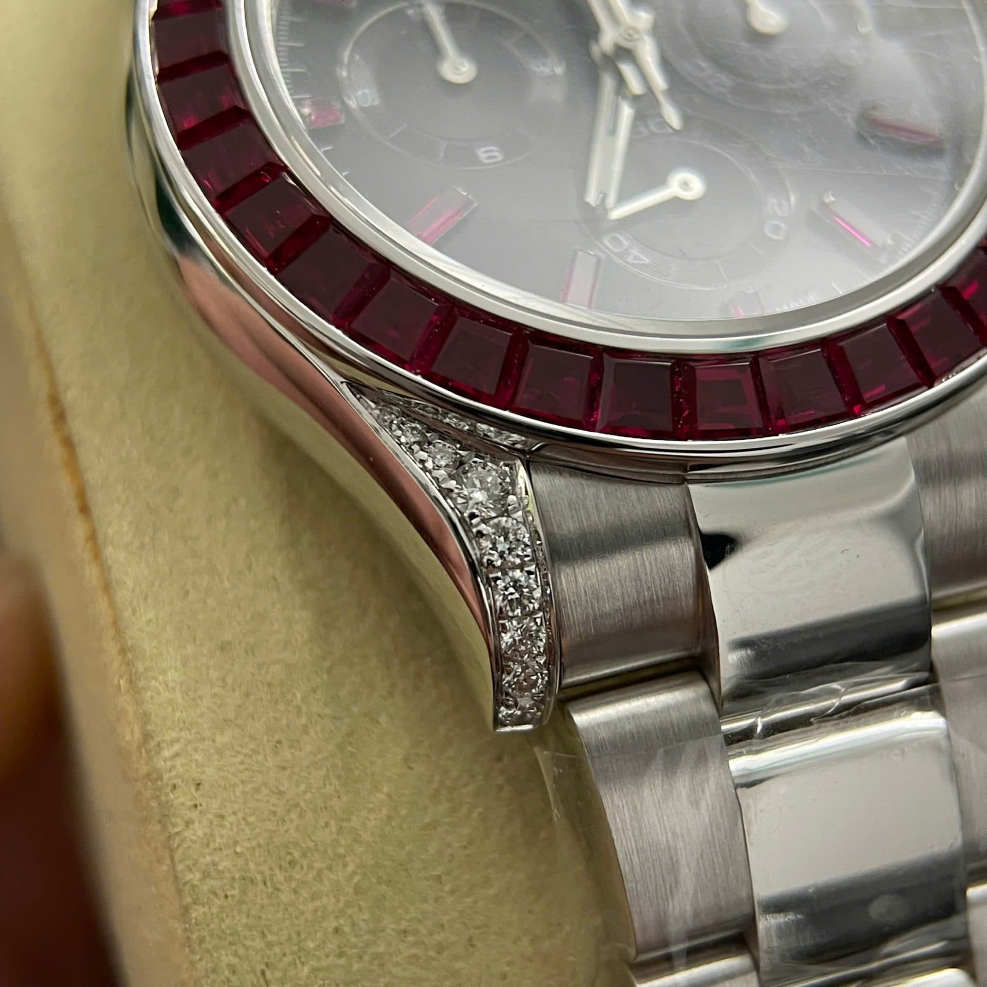 Dong-Ho-Rolex-Daytona-126599TRU-Vang-Trang-18K-Nguyen-Khoi-Ruby-Kim-Cuong-Tu-Nhien-40mm-5-1