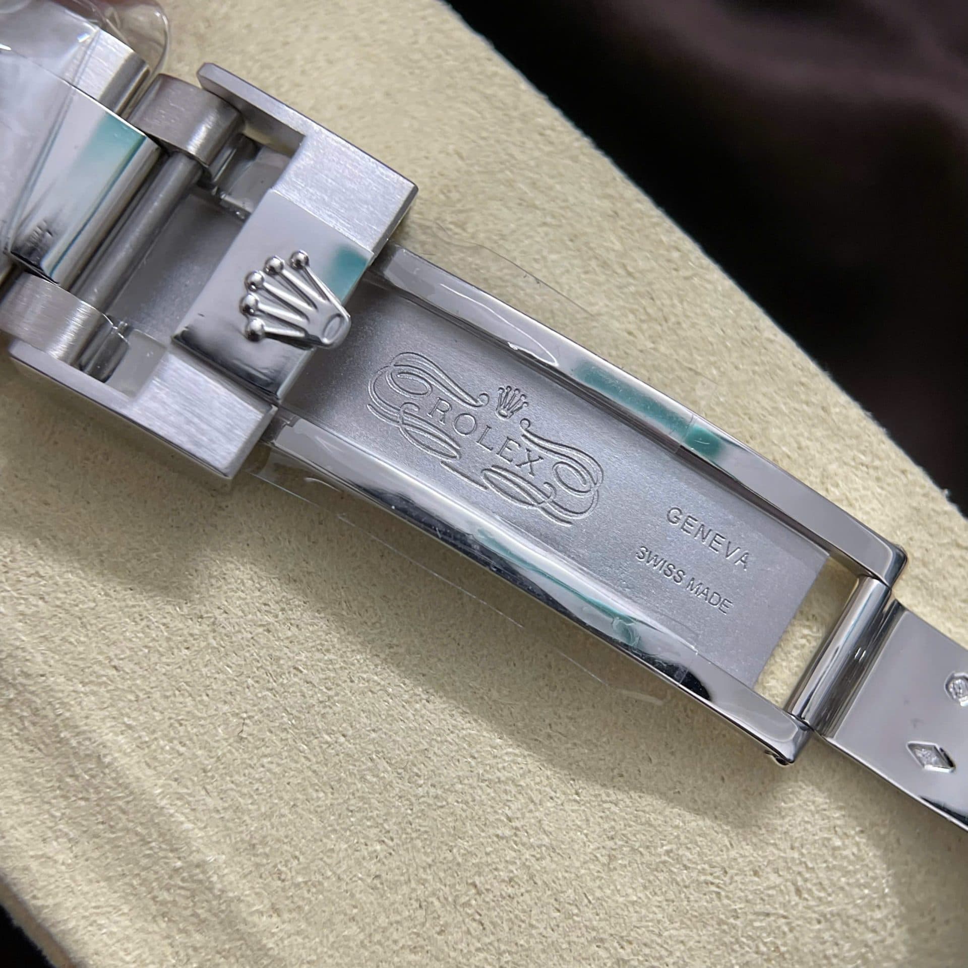 Dong-Ho-Rolex-Daytona-Che-Tac-Vang-Trang-18K-Nguyen-Khoi-Dinh-Kim-Cuong-Baguette-40mm-11-1