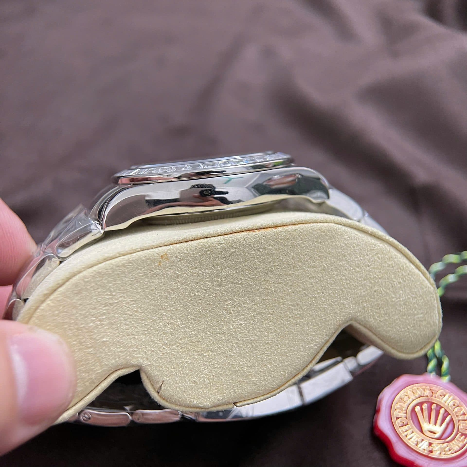 Dong-Ho-Rolex-Daytona-Che-Tac-Vang-Trang-18K-Nguyen-Khoi-Dinh-Kim-Cuong-Baguette-40mm-5-1