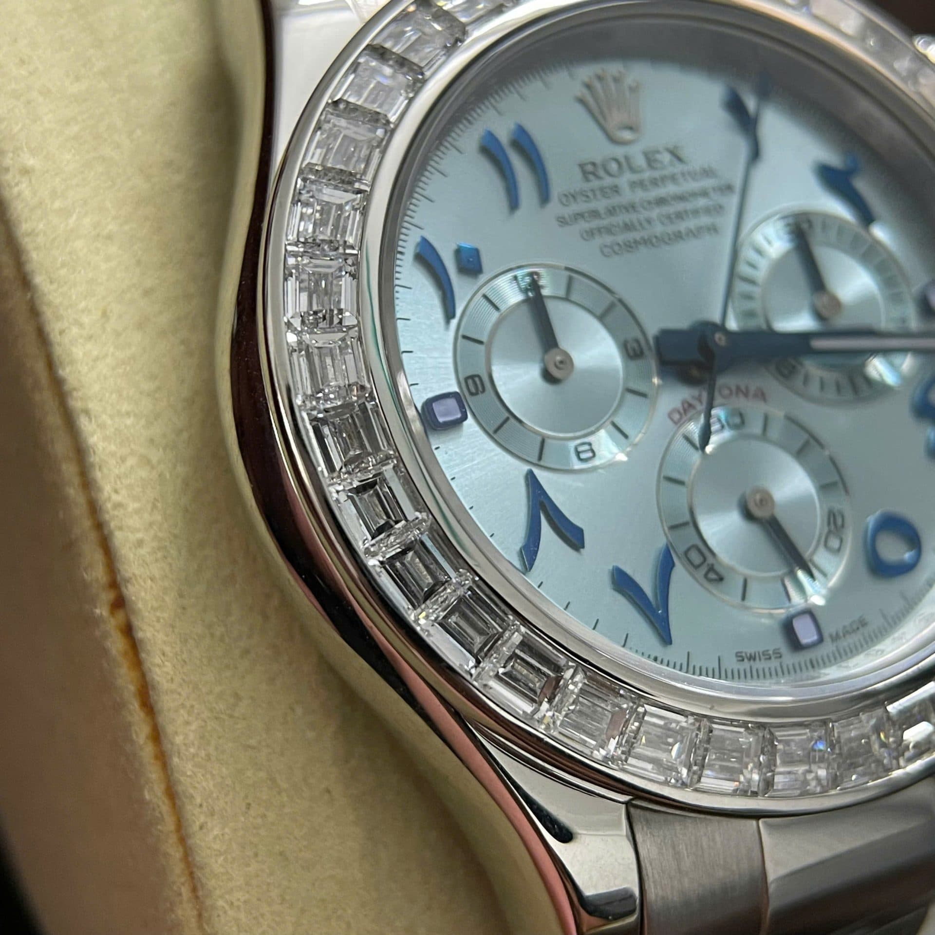 Dong-Ho-Rolex-Daytona-Che-Tac-Vang-Trang-18K-Nguyen-Khoi-Dinh-Kim-Cuong-Baguette-40mm-7-1