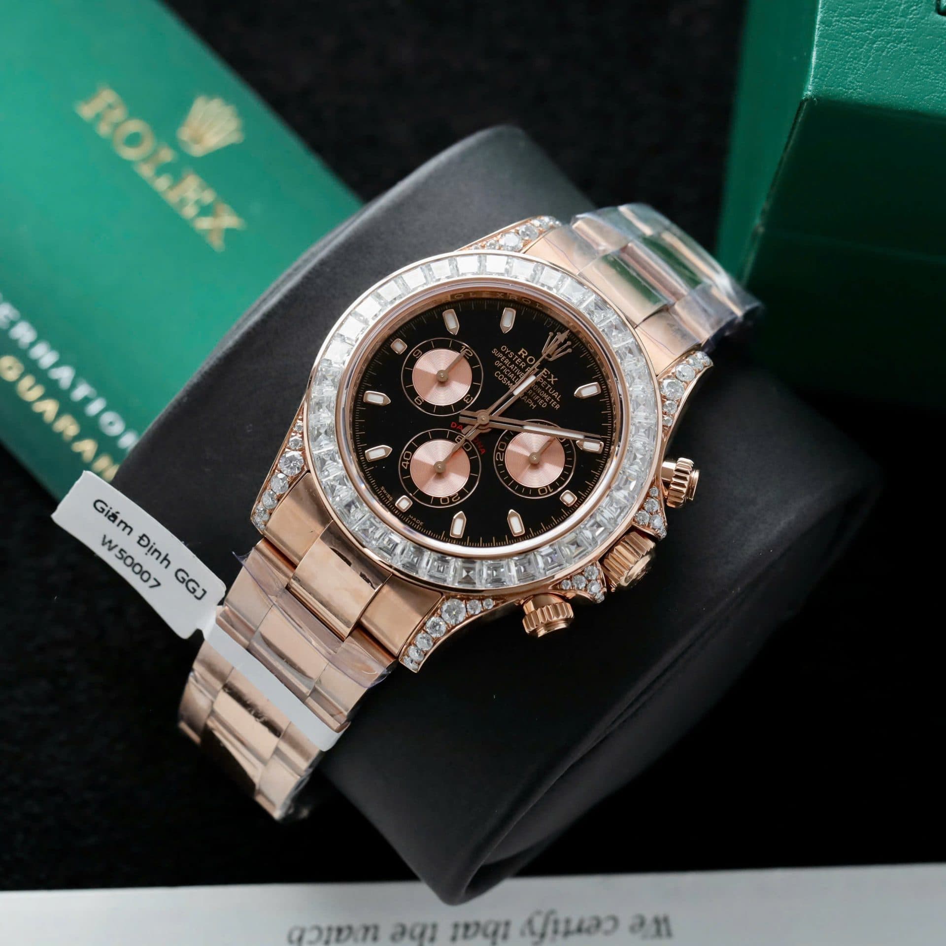 Dong-Ho-Rolex-Daytona-Mat-Den-Che-Tac-Boc-Vang-Dinh-Kim-Cuong-Moissanite-Baguette-40mm-2-1