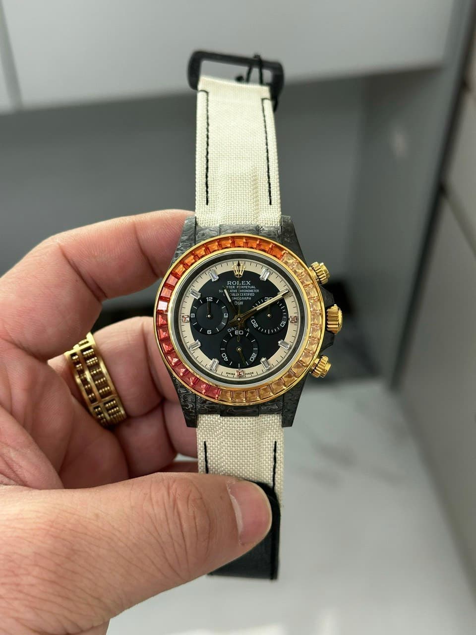 Dong-Ho-Rolex-Daytona-Nam-Dinh-Da-Vo-Carbon-Sieu-Nhe-DIW-40mm-3-1
