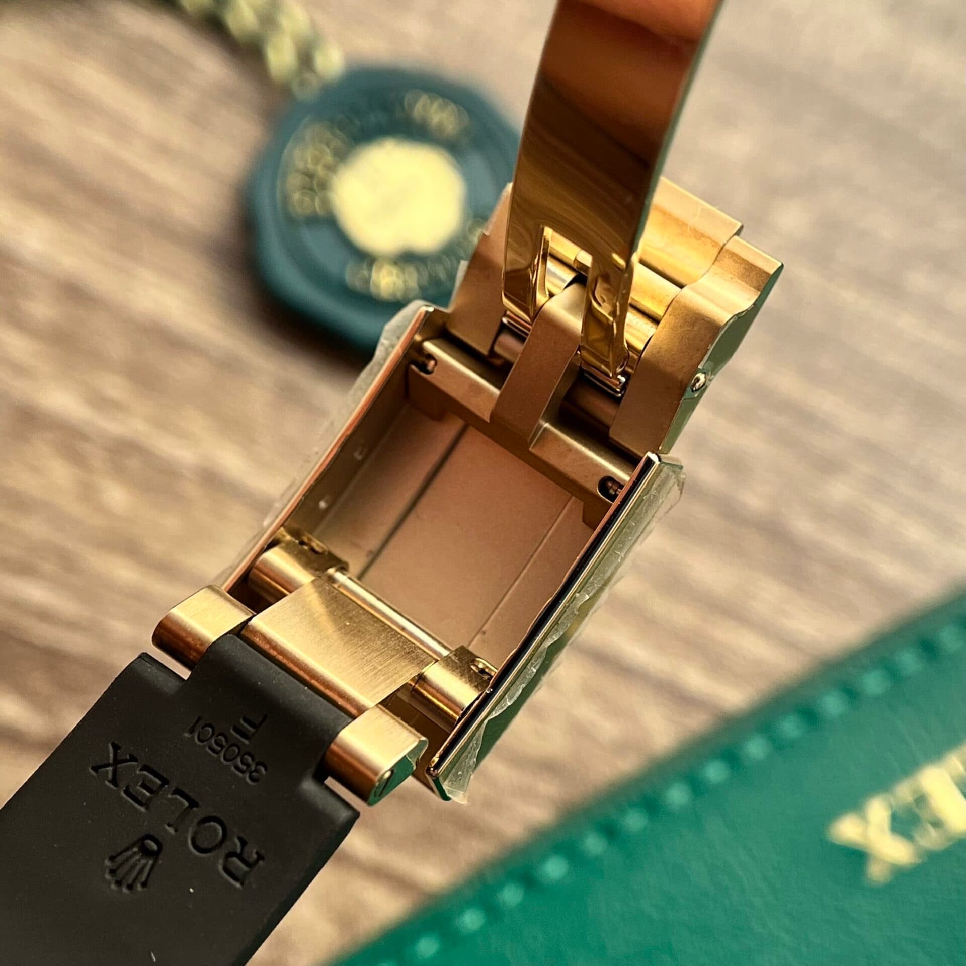 Dong-Ho-Rolex-Daytona-REplica-11-2-scaled-2