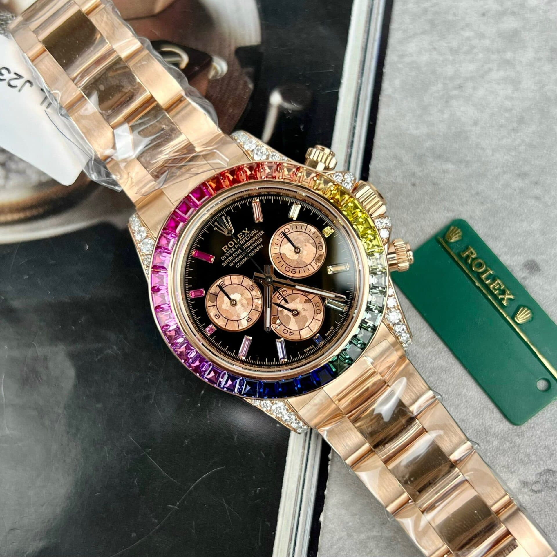 Dong-Ho-Rolex-Daytona-Rainbow-116595RBOW-Boc-Vang-Do-Kim-Cuong-Moissanite-40mm-3-1