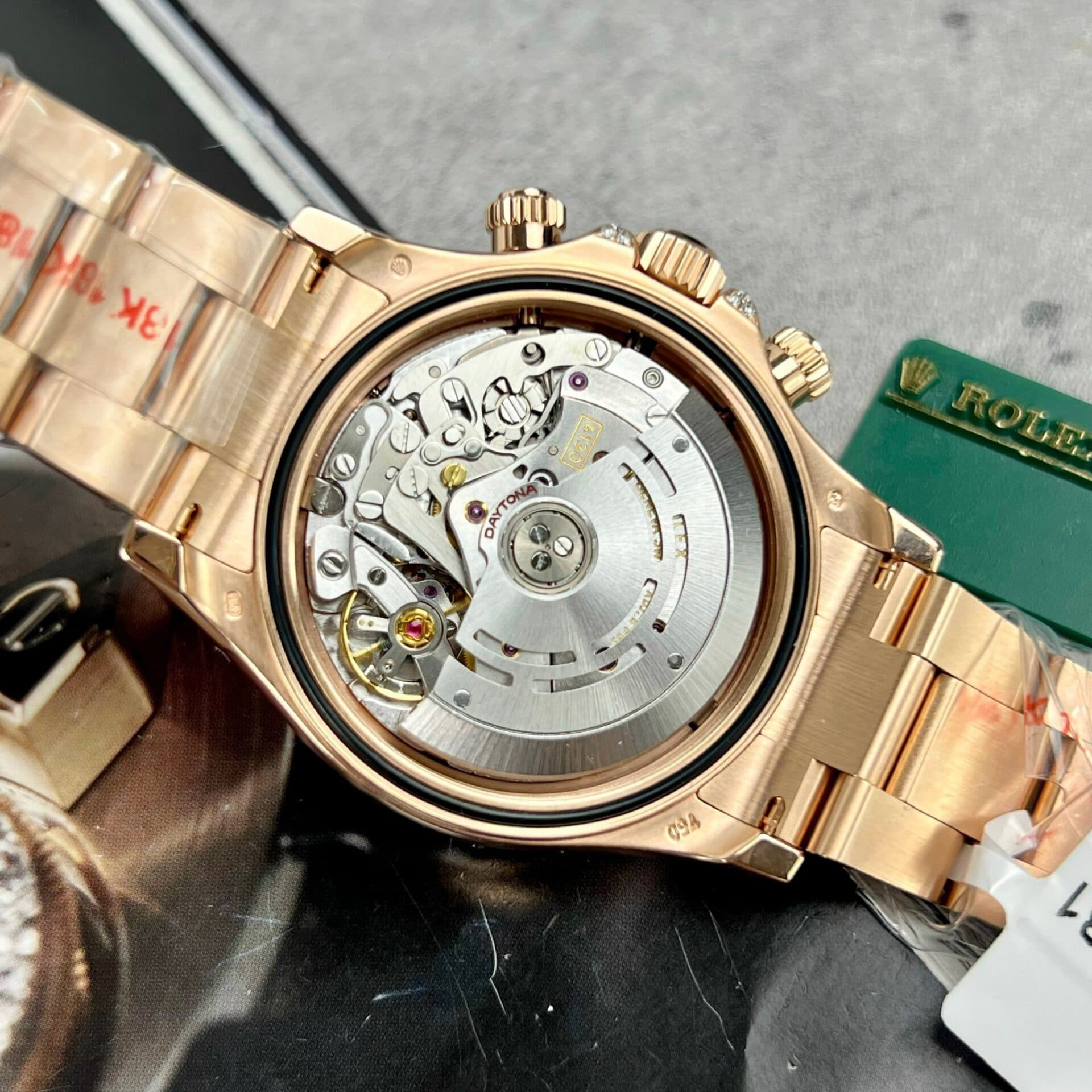Dong-Ho-Rolex-Daytona-Rainbow-116595RBOW-Boc-Vang-Do-Kim-Cuong-Moissanite-40mm-9-1