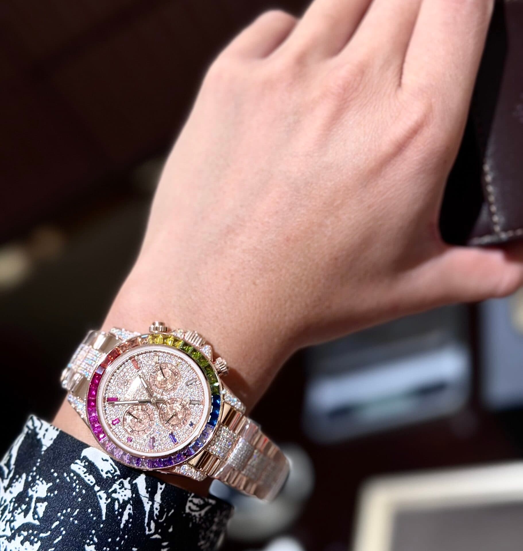 Dong-Ho-Rolex-Daytona-Rainbow-Boc-Vang-Do-Kim-Cuong-Moissanite-40mm-3-1