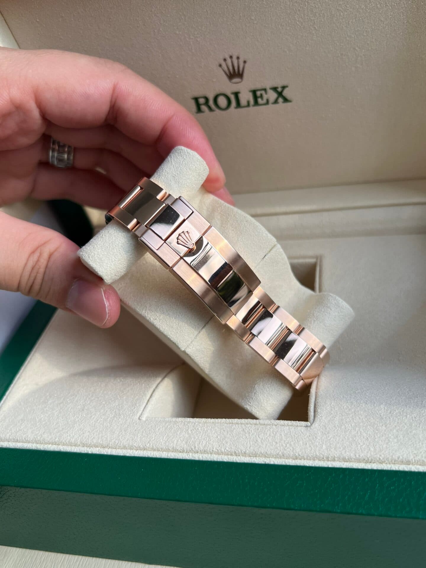 Dong-Ho-Rolex-Daytona-Rainbow-Boc-Vang-Do-Kim-Cuong-Moissanite-TW-40mm-1-1