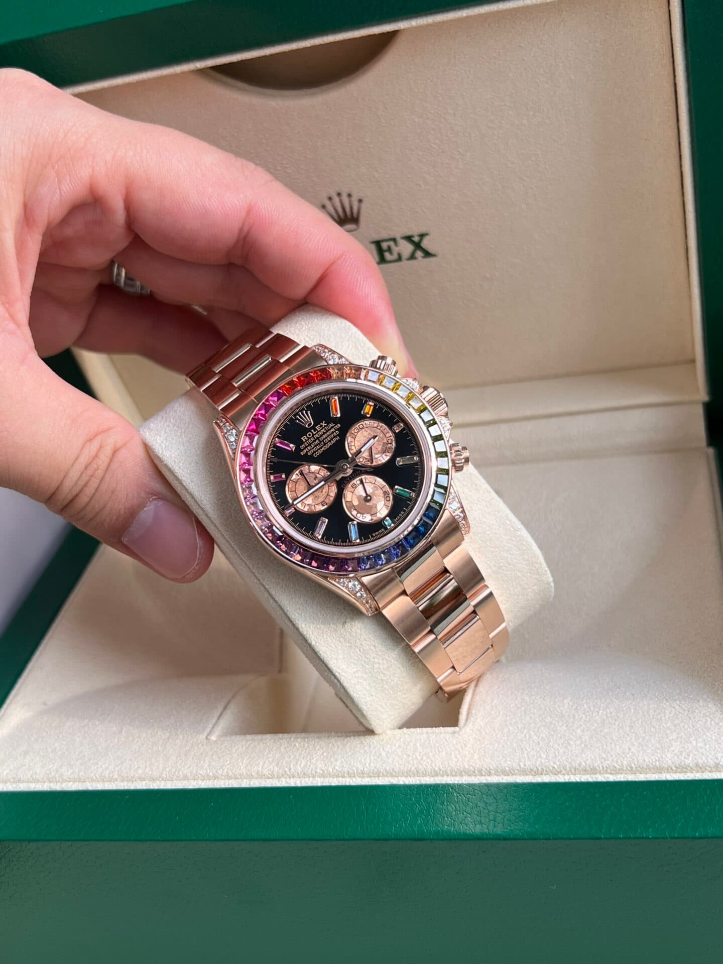 Dong-Ho-Rolex-Daytona-Rainbow-Boc-Vang-Do-Kim-Cuong-Moissanite-TW-40mm-6-1