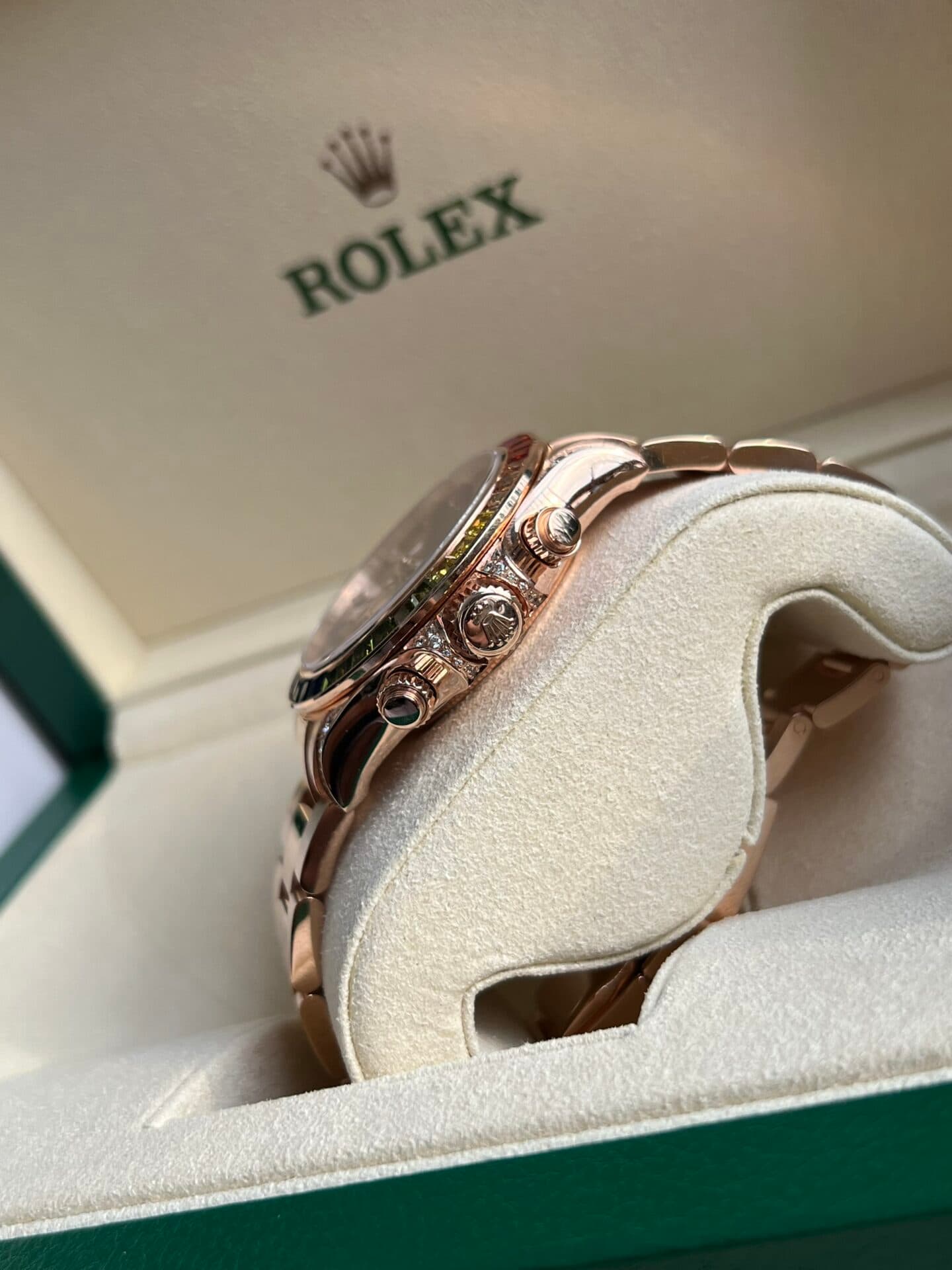 Dong-Ho-Rolex-Daytona-Rainbow-Boc-Vang-Do-Kim-Cuong-Moissanite-TW-40mm-7-1