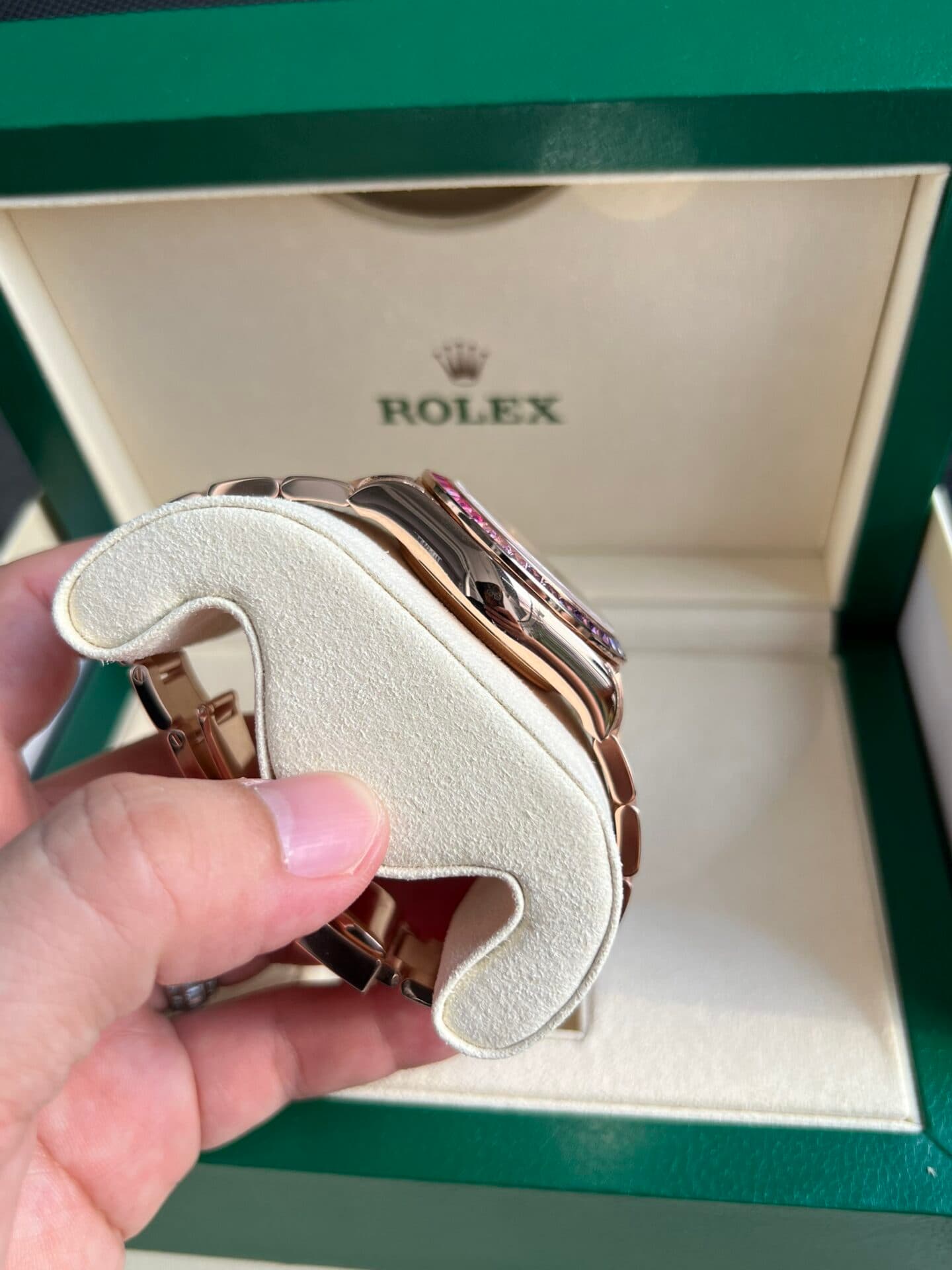 Dong-Ho-Rolex-Daytona-Rainbow-Boc-Vang-Do-Kim-Cuong-Moissanite-TW-40mm-8-1