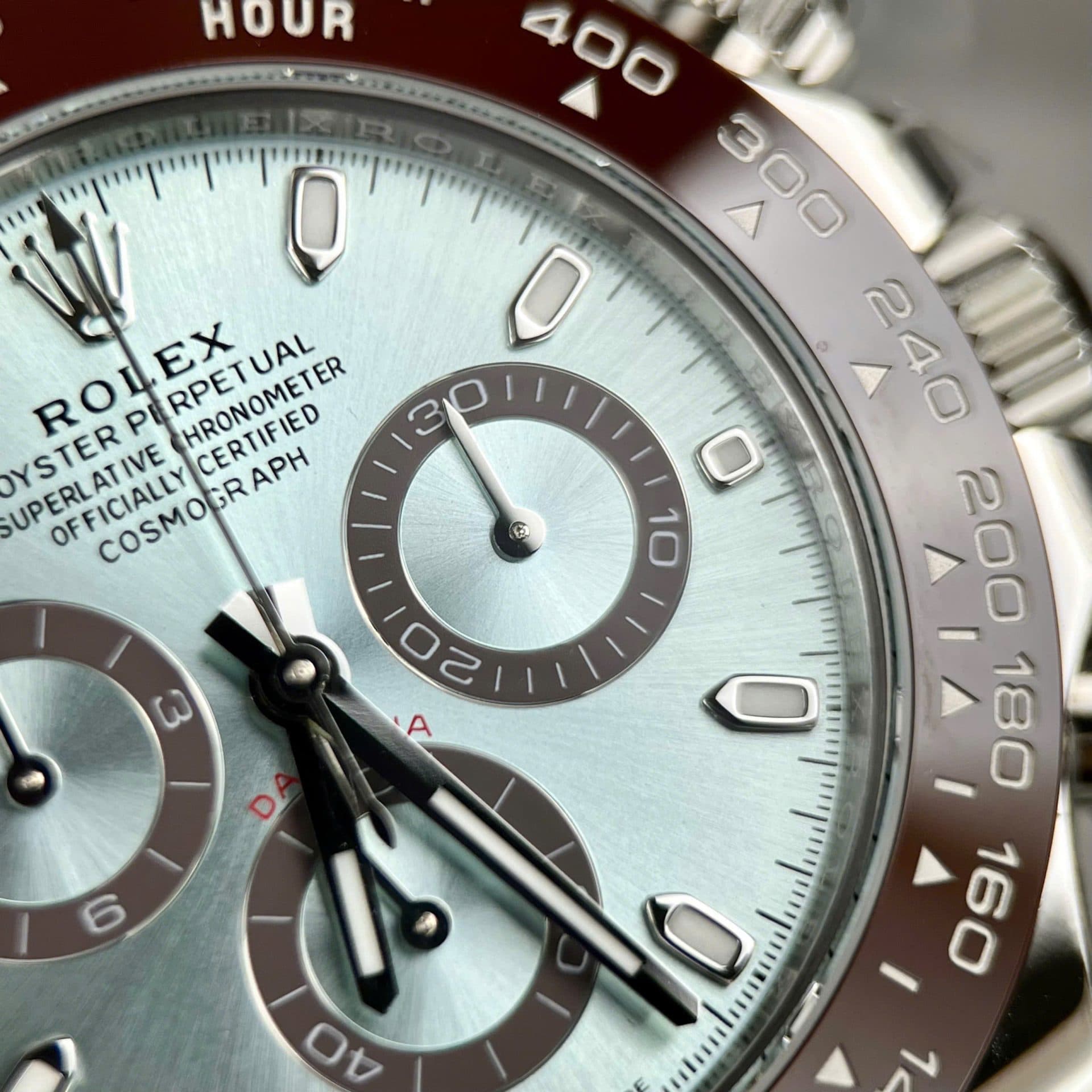 Dong-Ho-Rolex-Daytona-Replica-11-Mat-Xanh-Bang-Coc-So-Da-Quang-Nha-May-BT-40mm-5-1