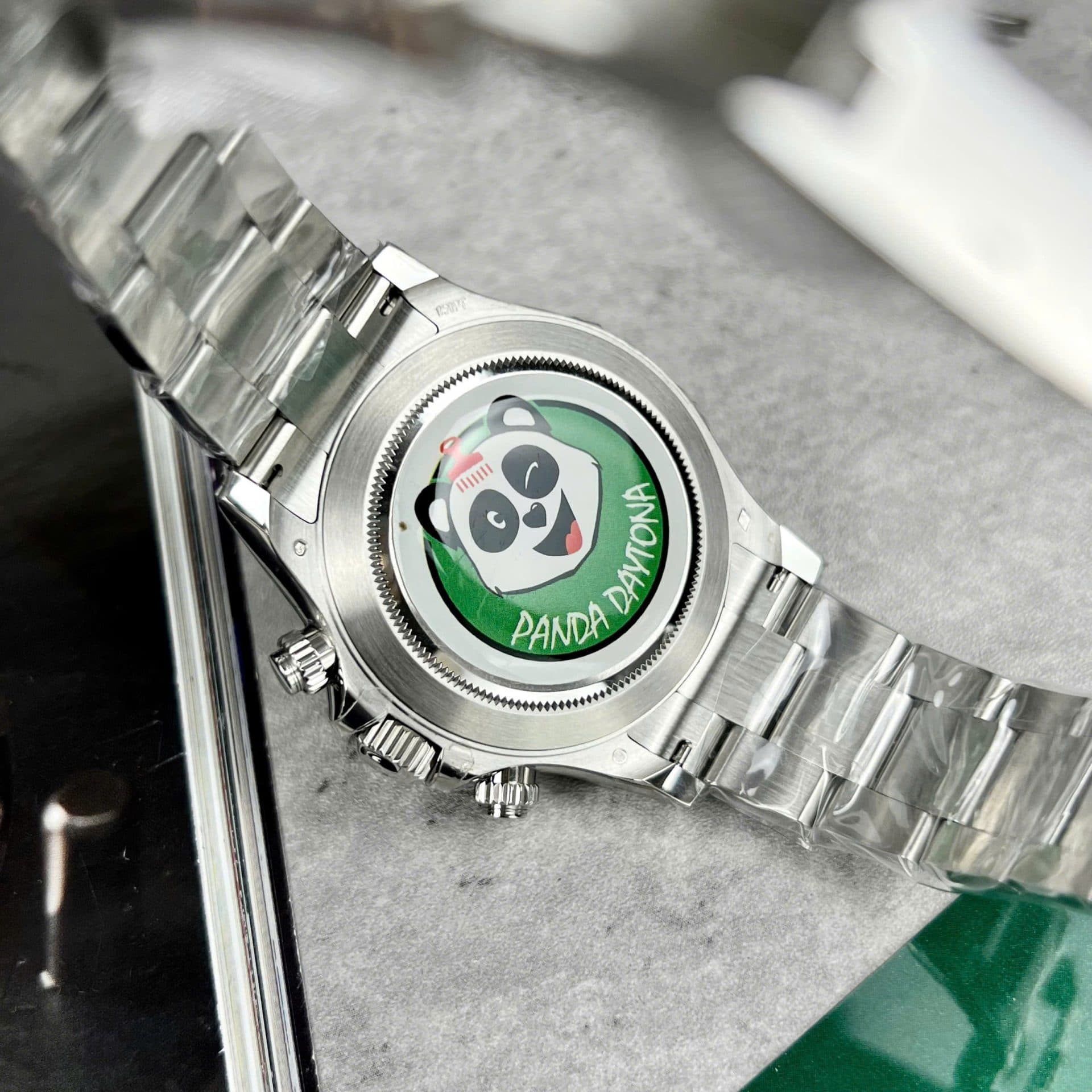 Dong-Ho-Rolex-Daytona-Replica-11-Mat-Xanh-Bang-Coc-So-Da-Quang-Nha-May-BT-40mm-8-1
