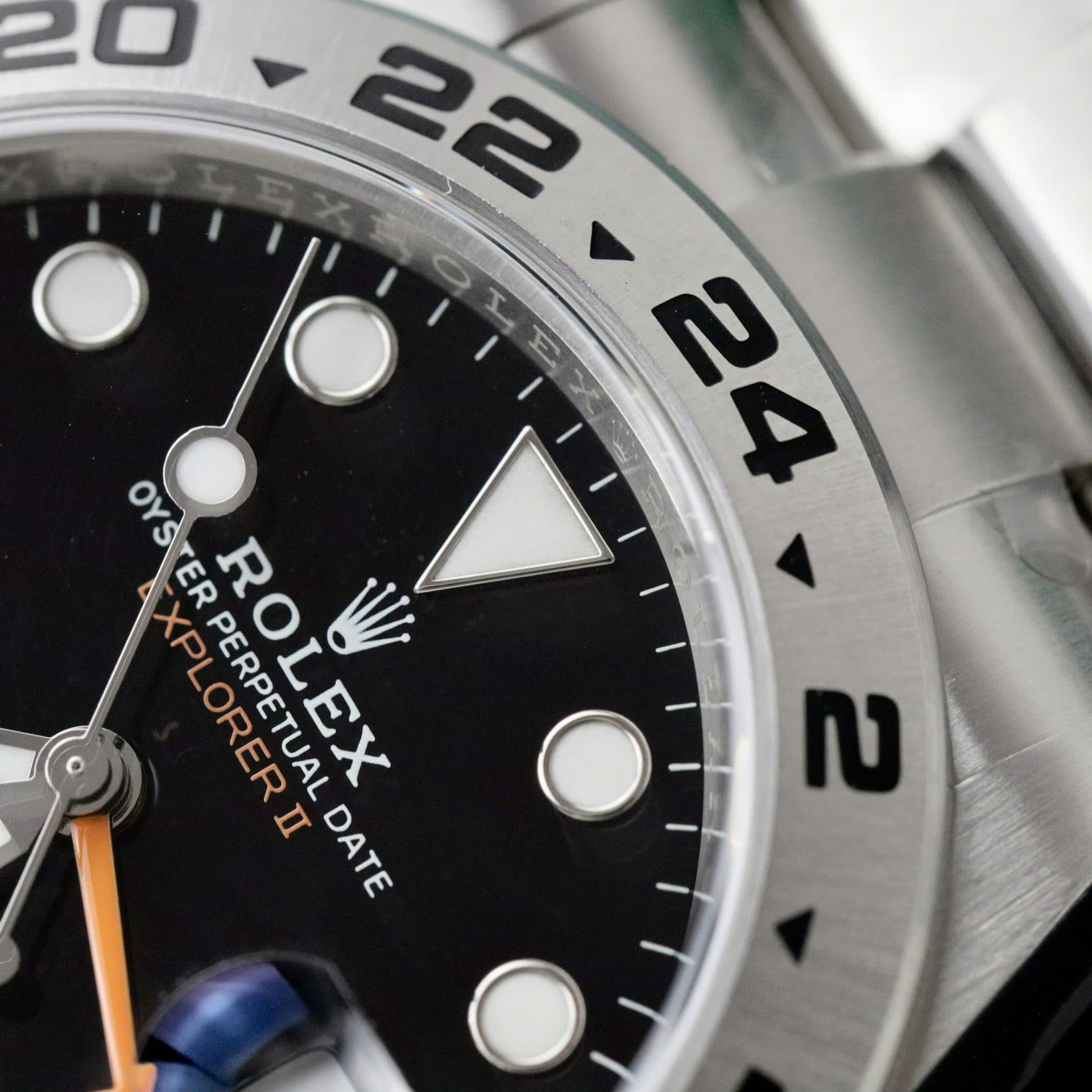 Dong-Ho-Rolex-Explorer-II-226570-Rep-11-Cao-Cap-Nhat-Mat-Den-Nha-May-Clean-42mm-4-1