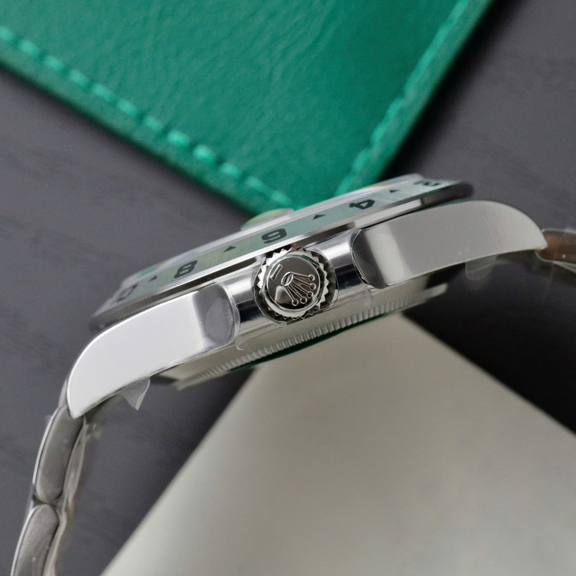 Dong-Ho-Rolex-Explorer-II-226570-Rep-11-Cao-Cap-Nhat-Mat-Den-Nha-May-Clean-42mm-8-1