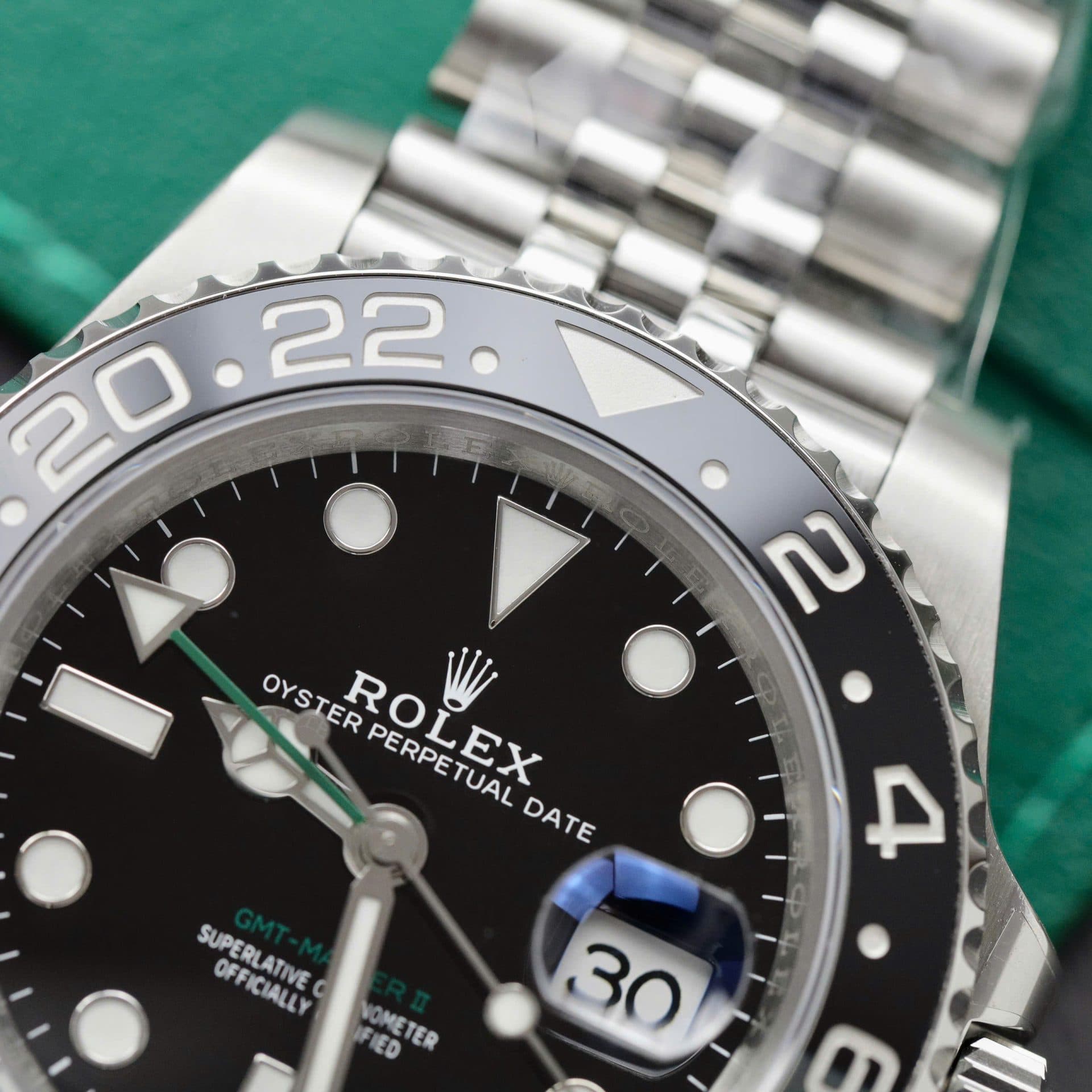 Dong-Ho-Rolex-GMT-Master-II-126710GRNR-Replica-11-Cao-Cap-Nha-May-Clean-41mm-8-1