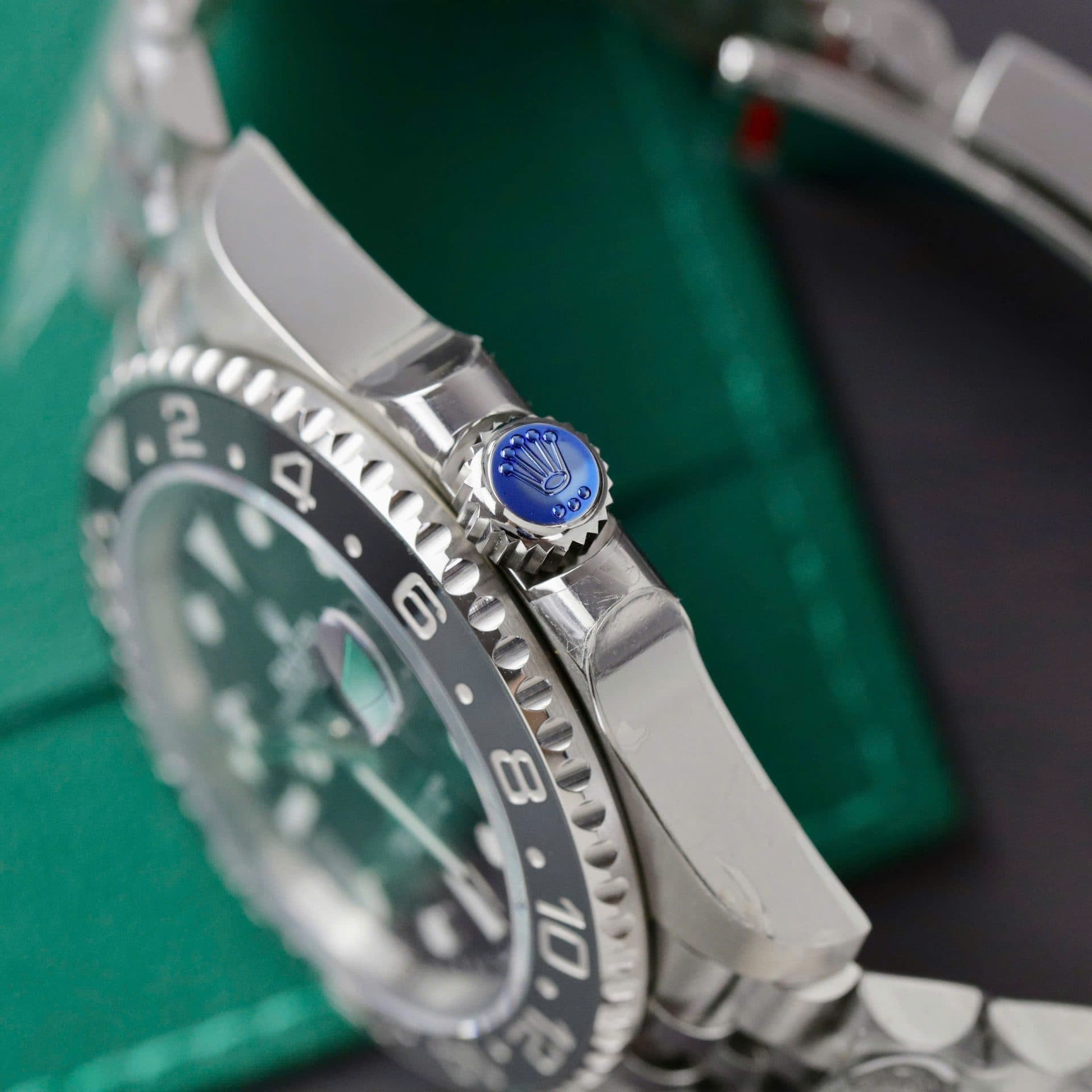 Dong-Ho-Rolex-GMT-Master-II-126710GRNR-Replica-11-Cao-Cap-Nha-May-Clean-41mm-9-1