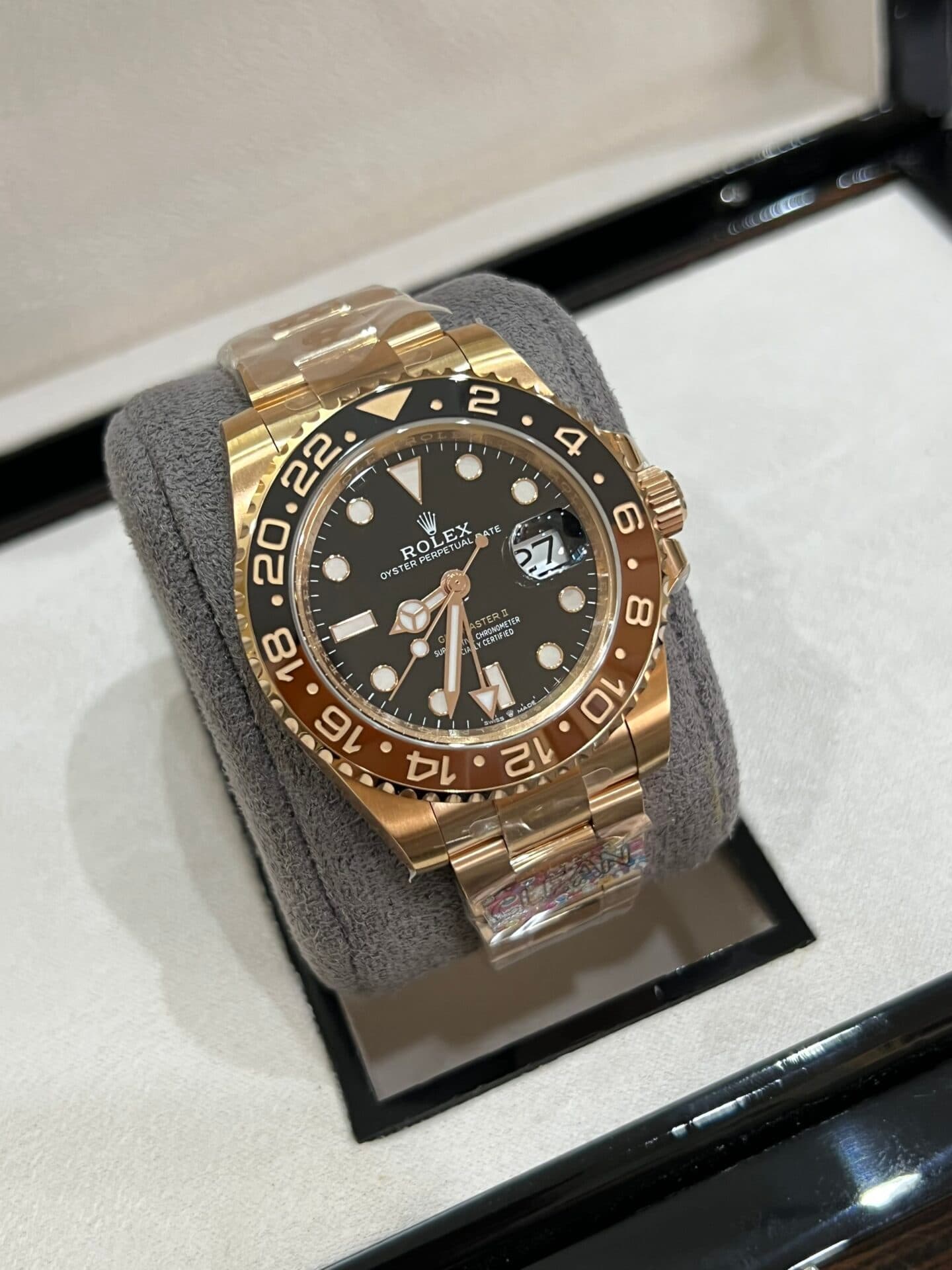 Dong-Ho-Rolex-GMT-Master-II-126715CHNR-Root-Beer-1