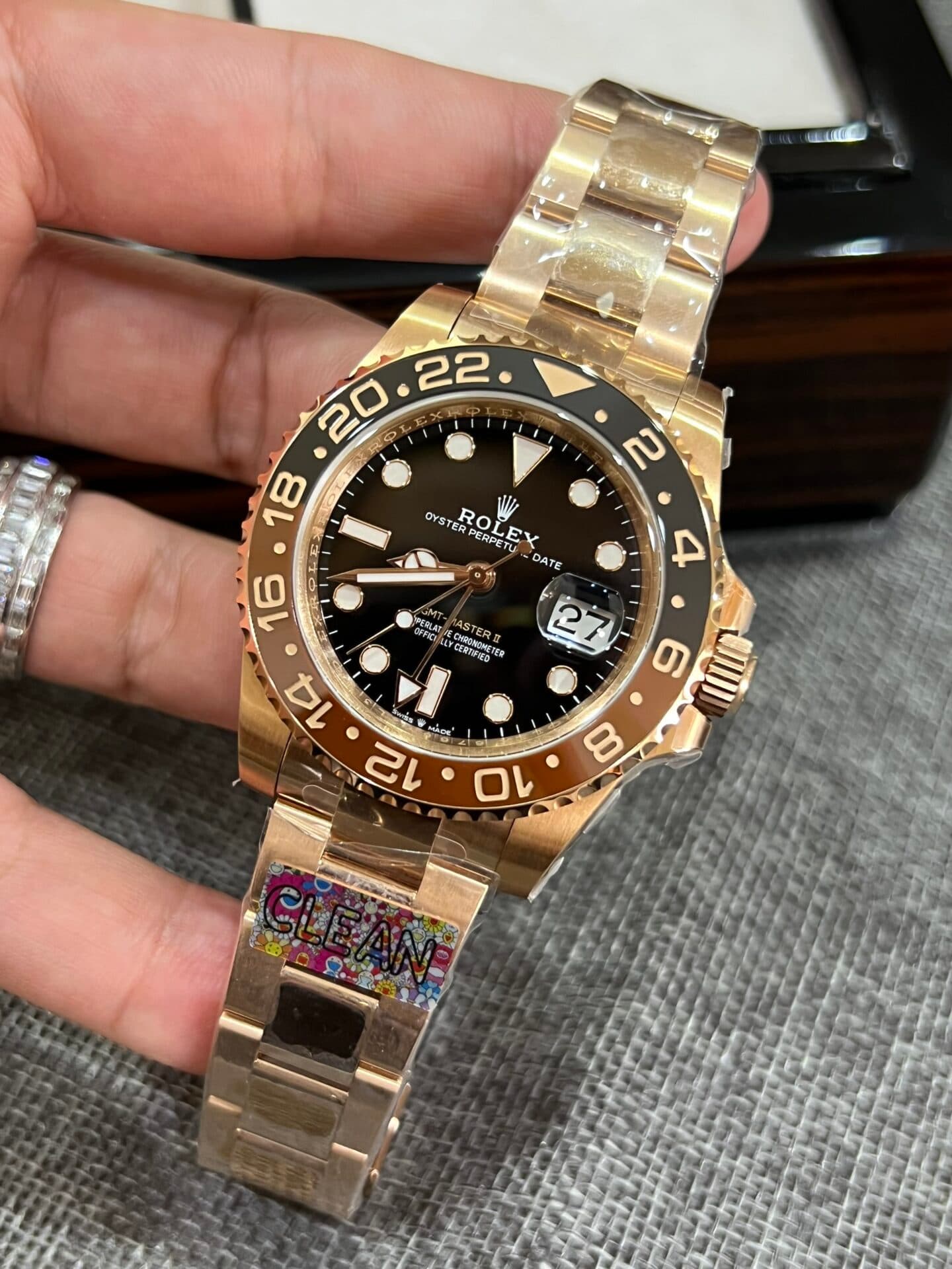 Dong-Ho-Rolex-GMT-Master-II-126715CHNR-Root-Beer-Clean-2-1