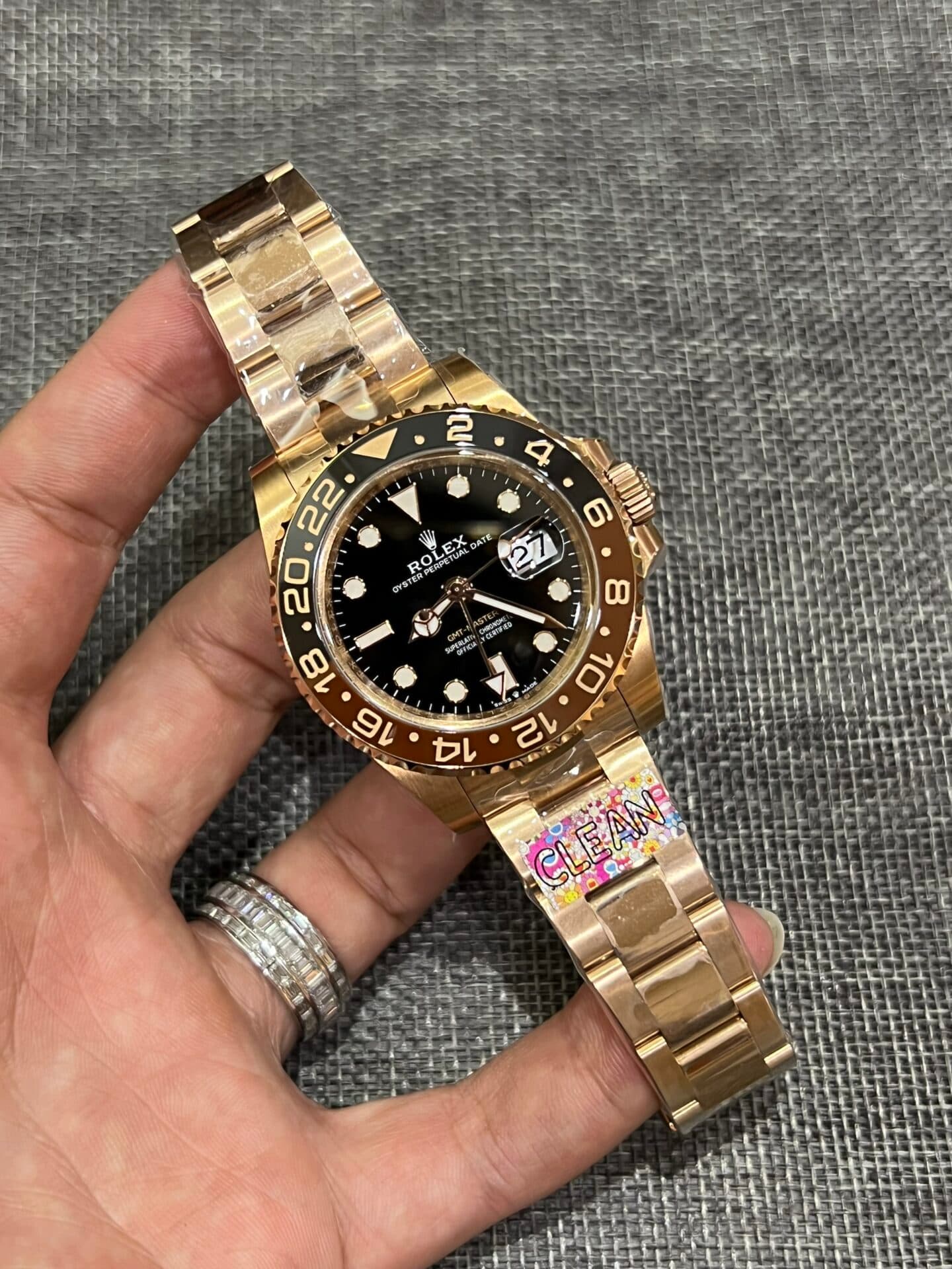 Dong-Ho-Rolex-GMT-Master-II-126715CHNR-Root-Beer-Clean-3-1