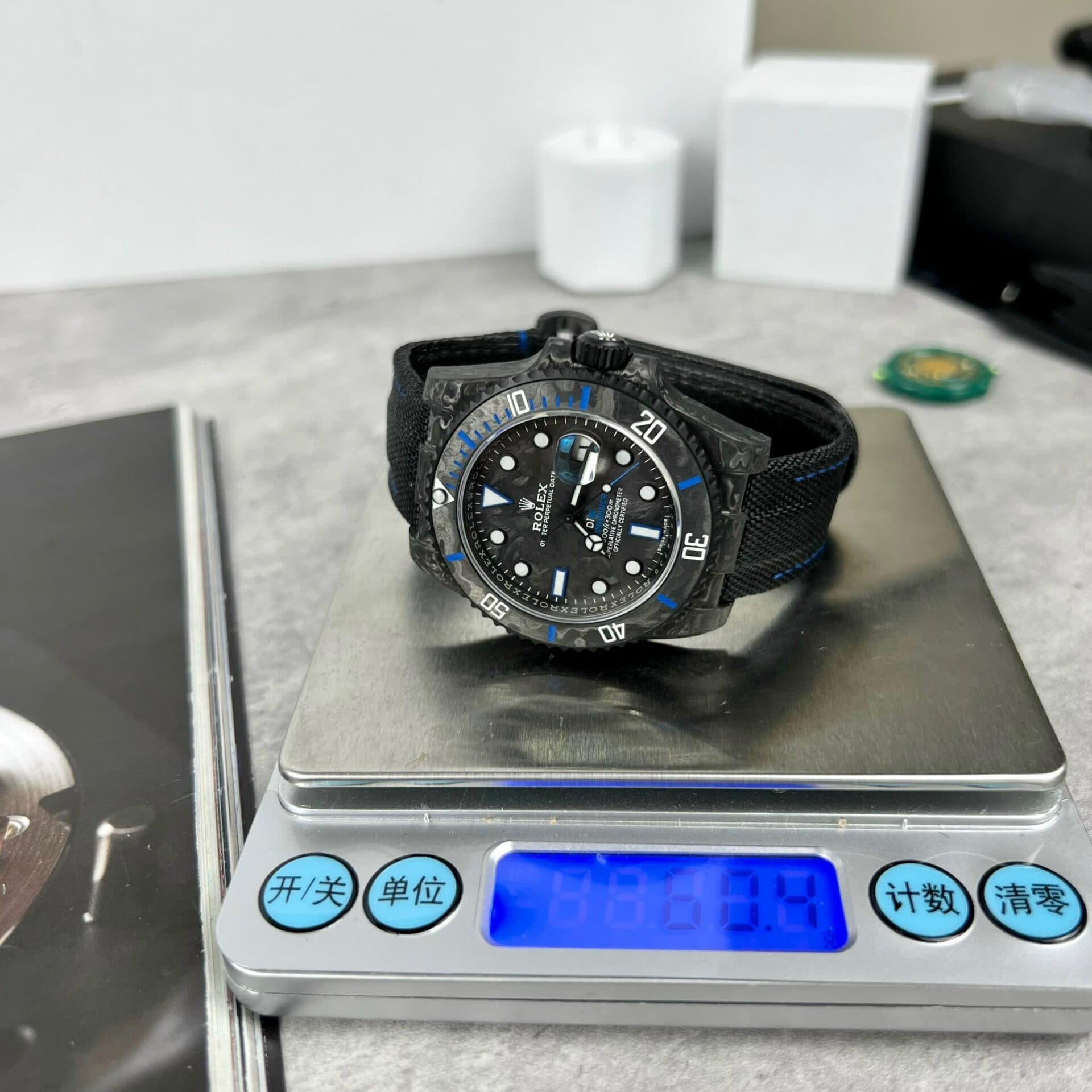Dong-Ho-Rolex-GMT-Master-II-Diw-Replica-11-Carbon-Sieu-Nhe-40mm-2-1