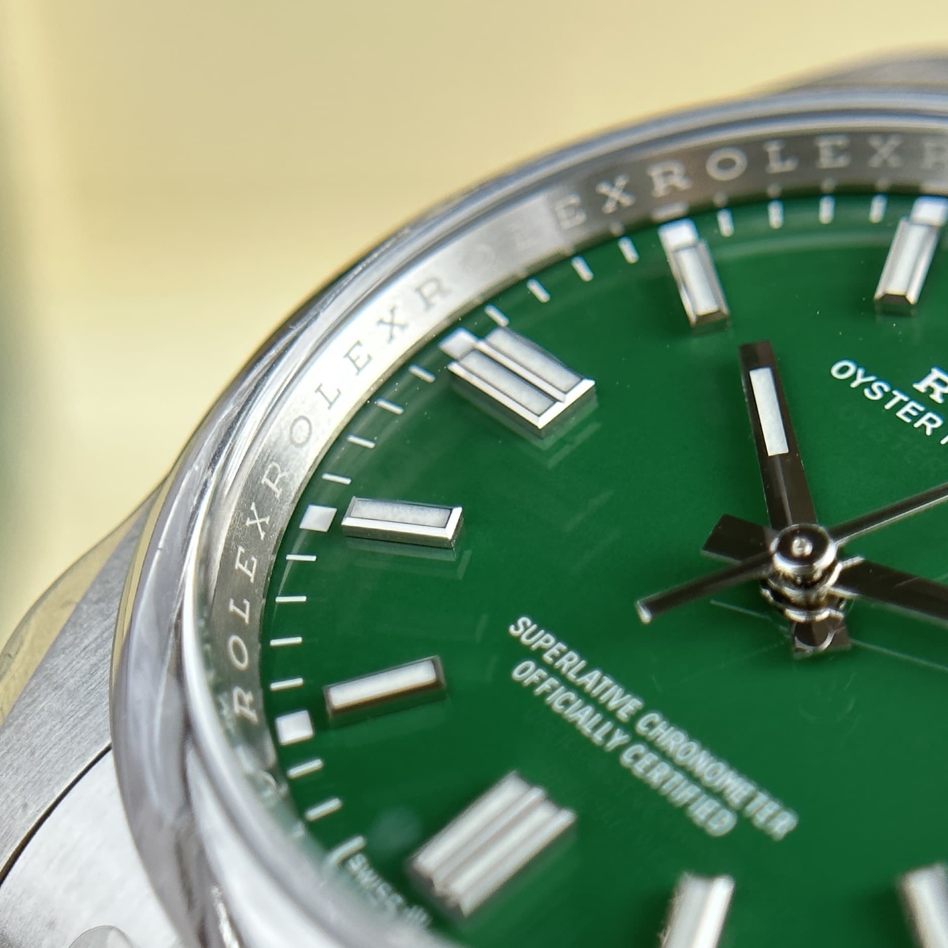 Dong-Ho-Rolex-Nam-Che-Tac-Oyster-Perpetual-126000-Mat-Xanh-La-Cay-Clean-Factory-36mm-2-1