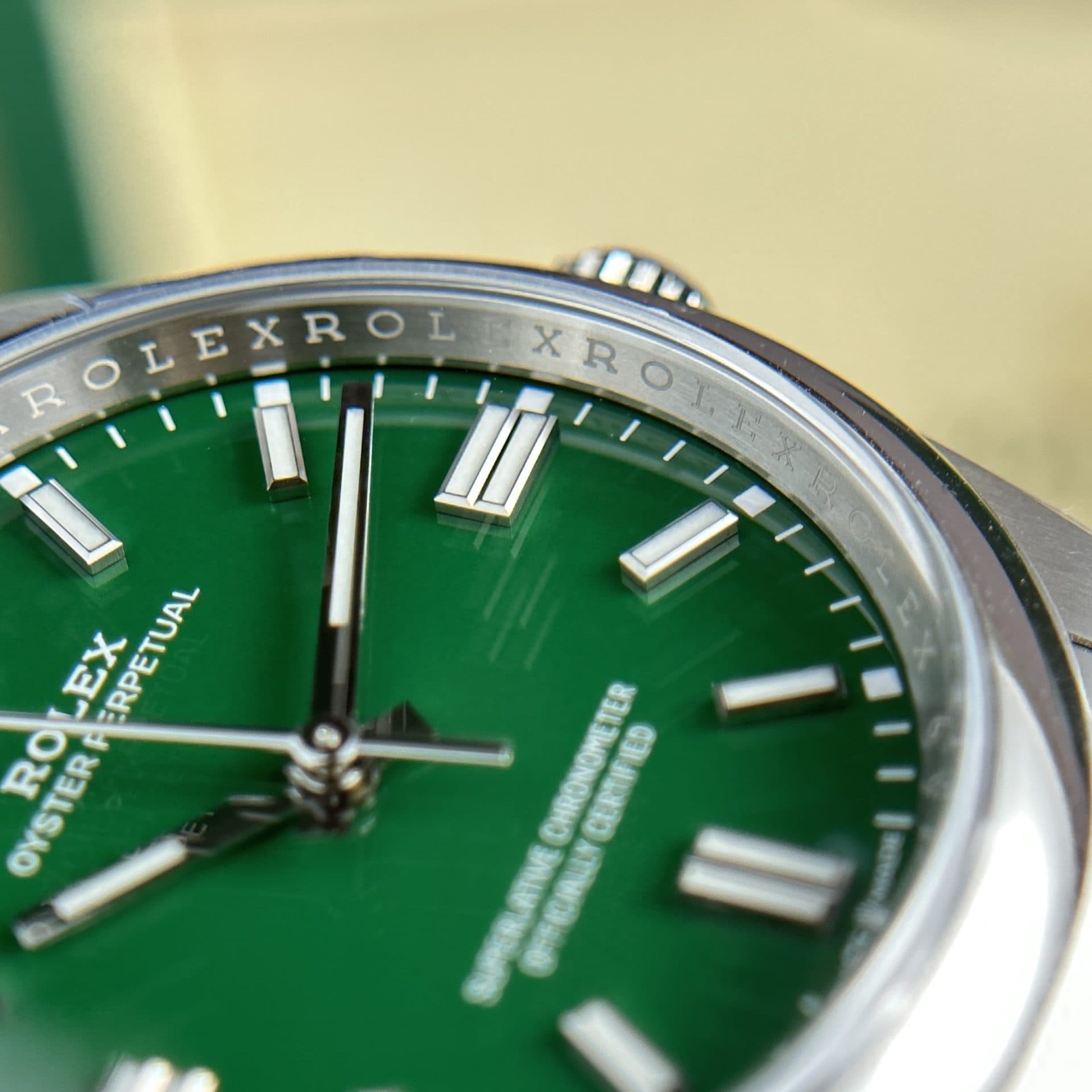Dong-Ho-Rolex-Nam-Che-Tac-Oyster-Perpetual-126000-Mat-Xanh-La-Cay-Clean-Factory-36mm-3-1