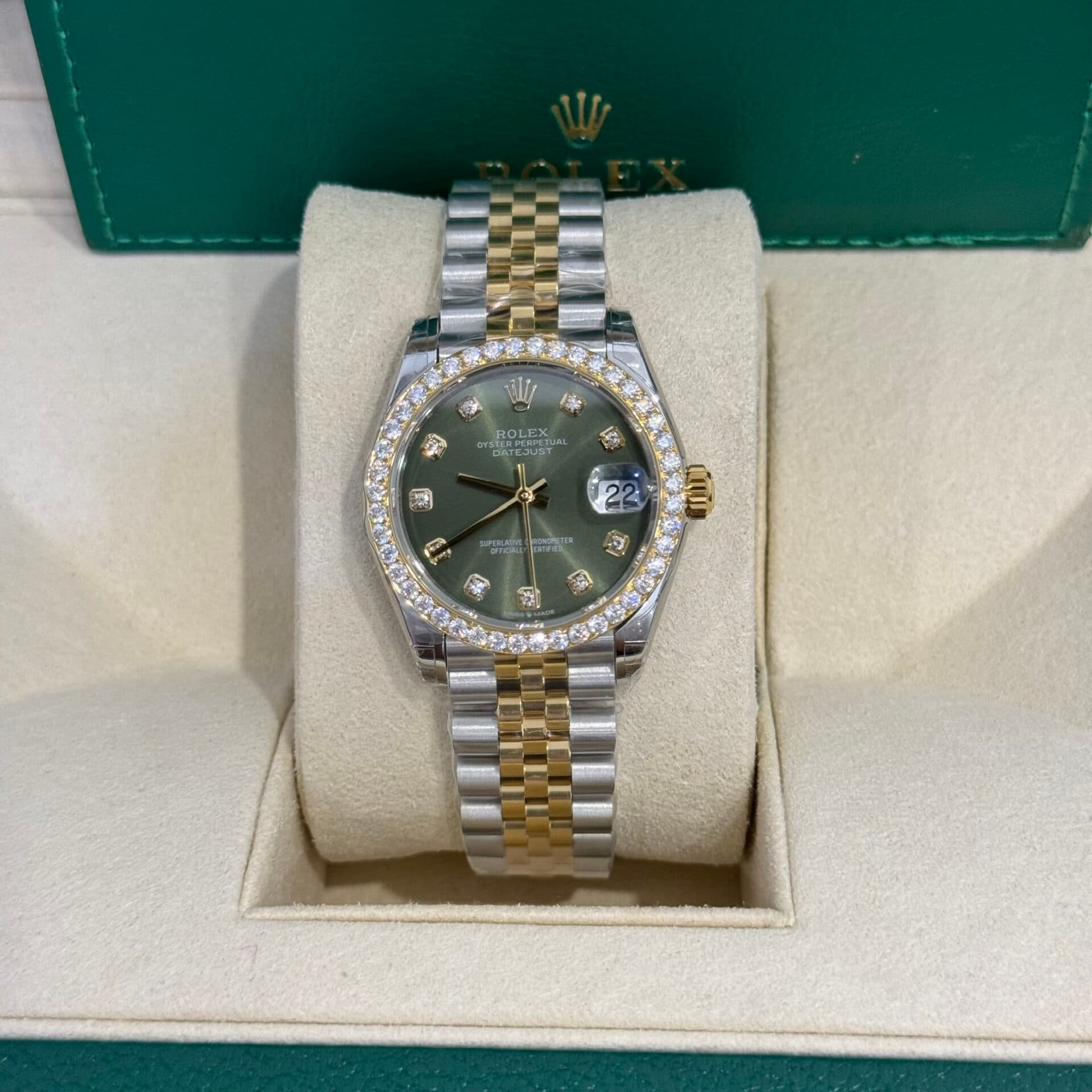 Dong-Ho-Rolex-Nu-DateJust-Do-Kim-Cuong-Moissanite-Mat-Xanh-La-31mm-3-1