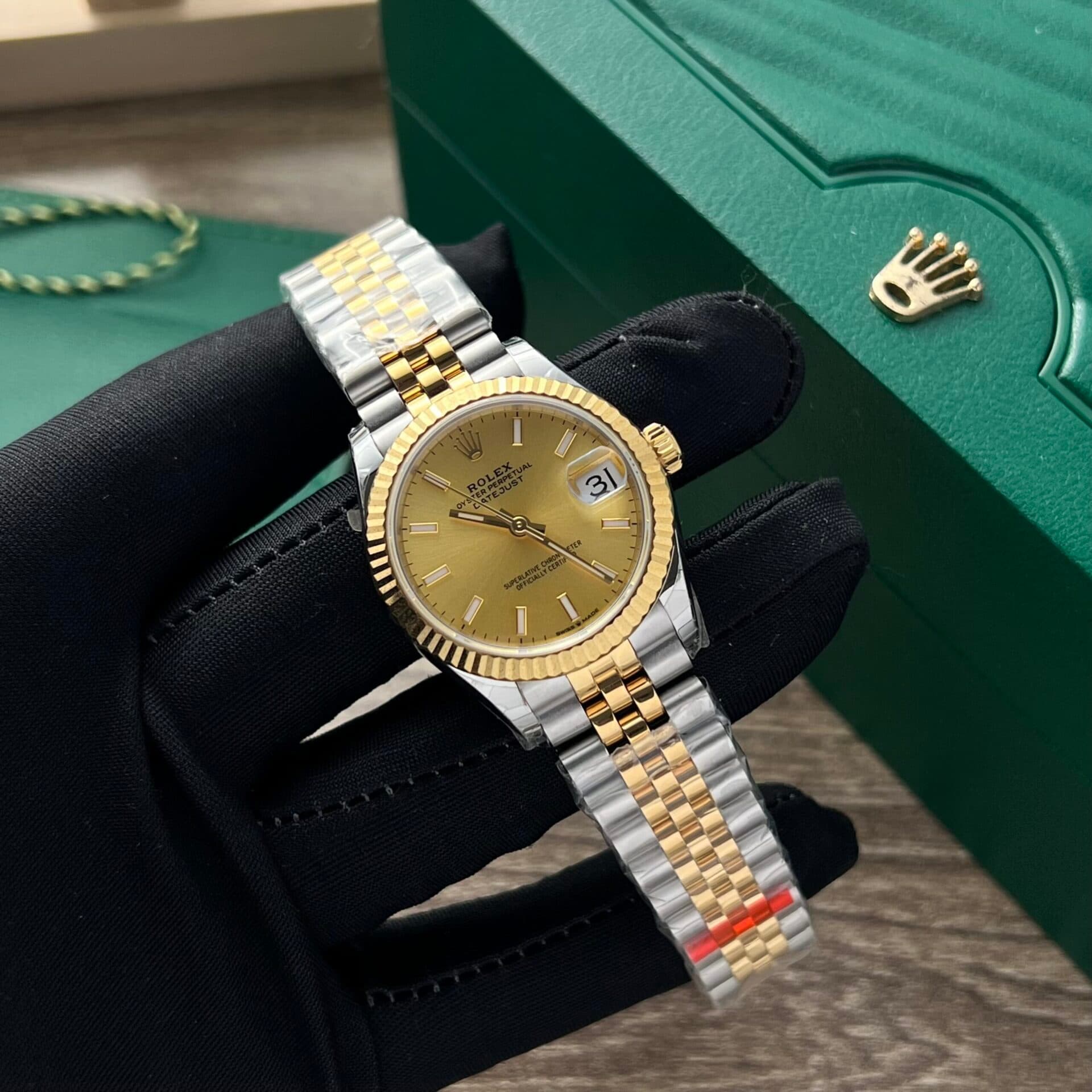 Dong-Ho-Rolex-Nu-DateJust-Mat-So-Vang-Coc-Da-Quang-31mm-2-scaled-1