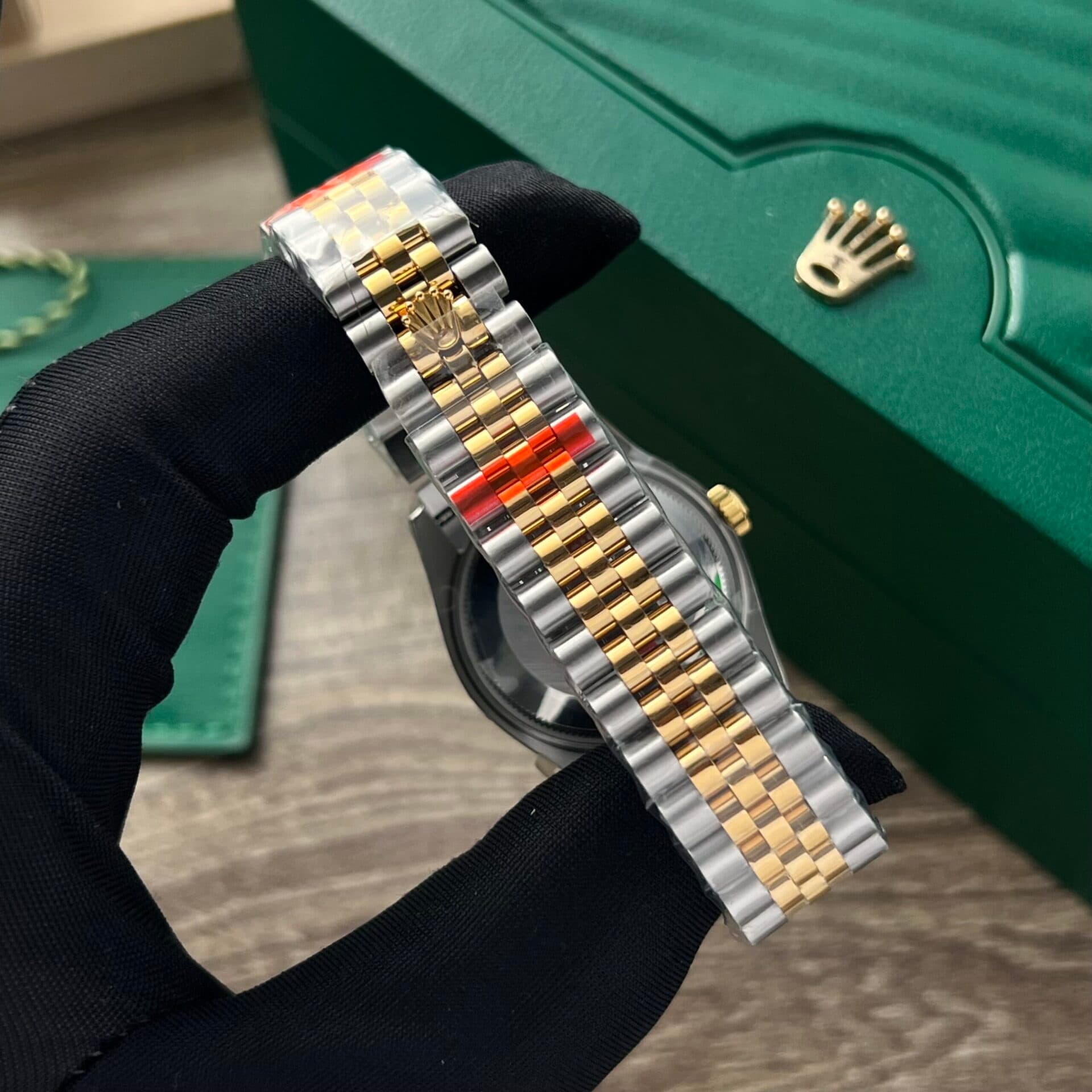 Dong-Ho-Rolex-Nu-DateJust-Mat-So-Vang-Coc-Da-Quang-31mm-4-scaled-1