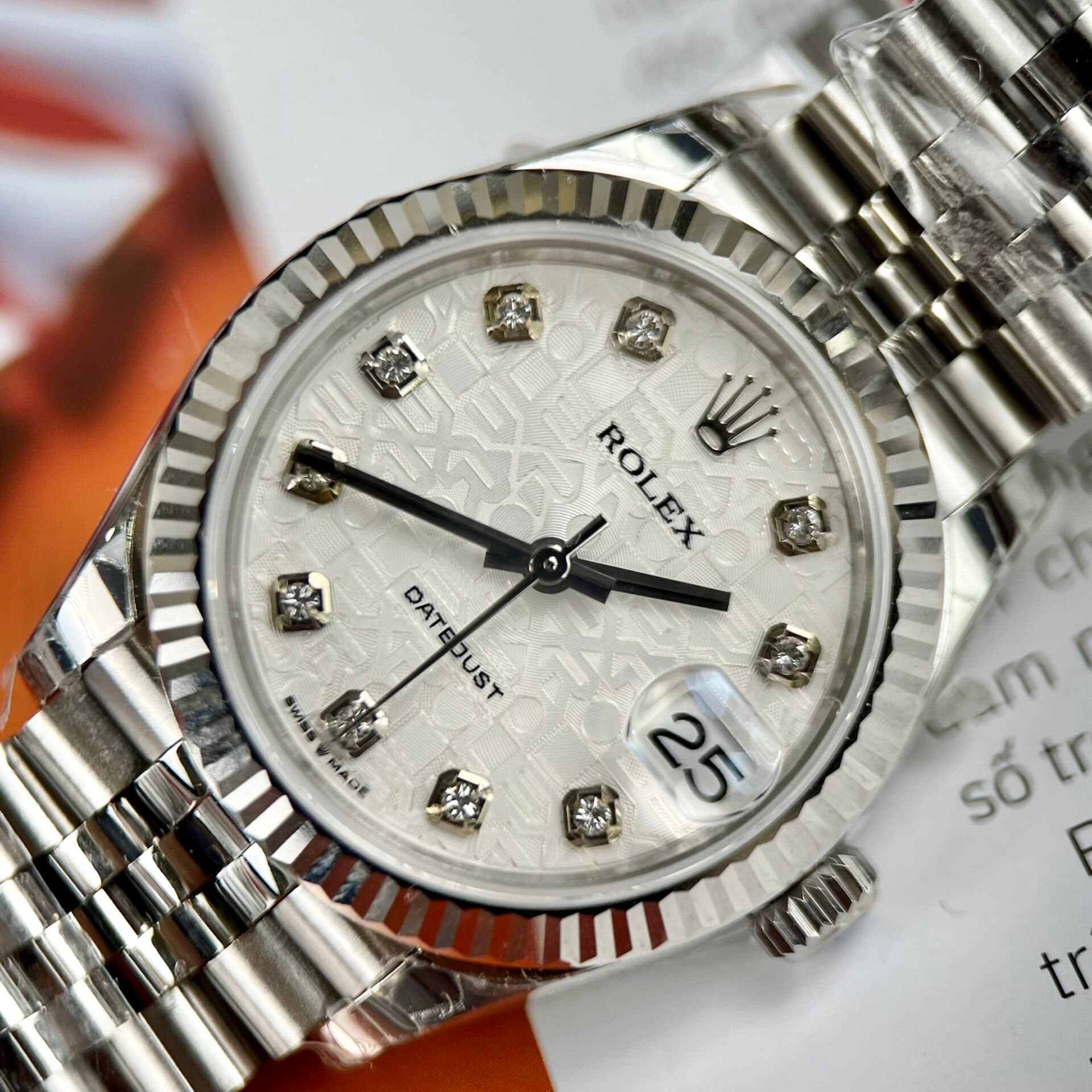 Dong-Ho-Rolex-Nu-DateJust-Mat-So-Vi-Tinh-Super-Fake-EWF-31mm-1-scaled-1