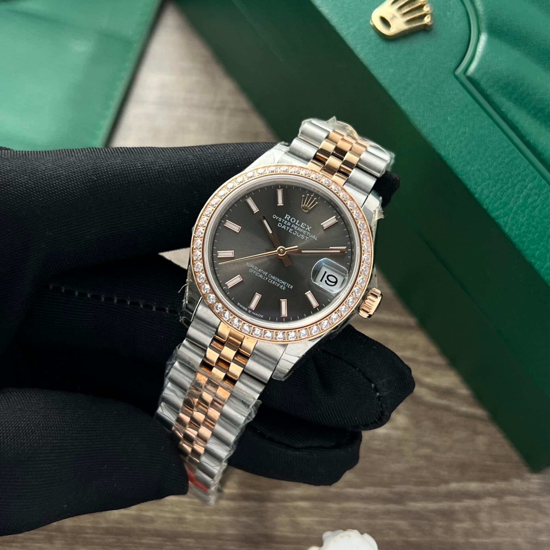 Dong-Ho-Rolex-Nu-Datejust-Replica-11-Dinh-Da-Mat-Xam-31mm-1-scaled-1