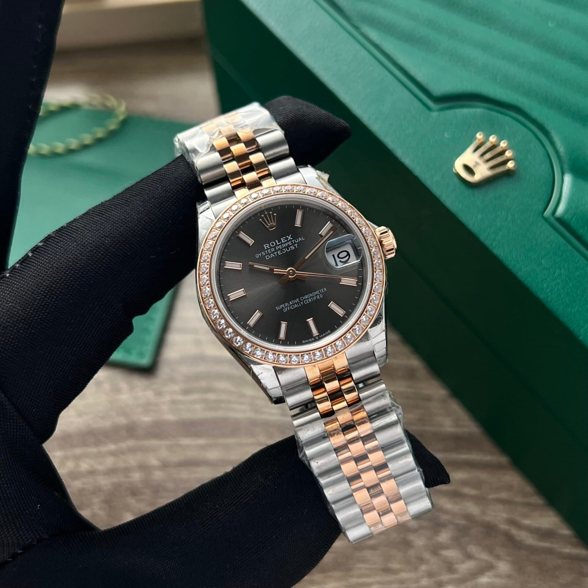 Dong-Ho-Rolex-Nu-Datejust-Replica-11-Dinh-Da-Mat-Xam-31mm-4-scaled-1