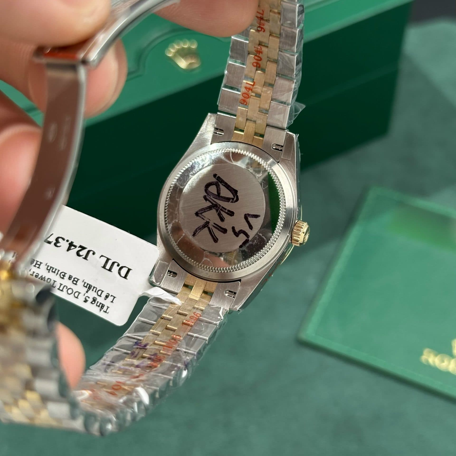 Dong-Ho-Rolex-Nu-Rep-11-DateJust-Boc-Vang-Gold-Mat-Xanh-Green-GM-Factory-31mm-4-1