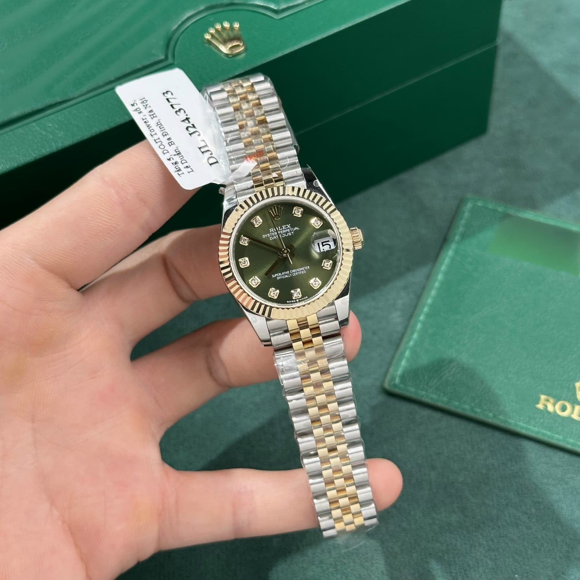 Dong-Ho-Rolex-Nu-Rep-11-DateJust-Boc-Vang-Gold-Mat-Xanh-Green-GM-Factory-31mm-6-1