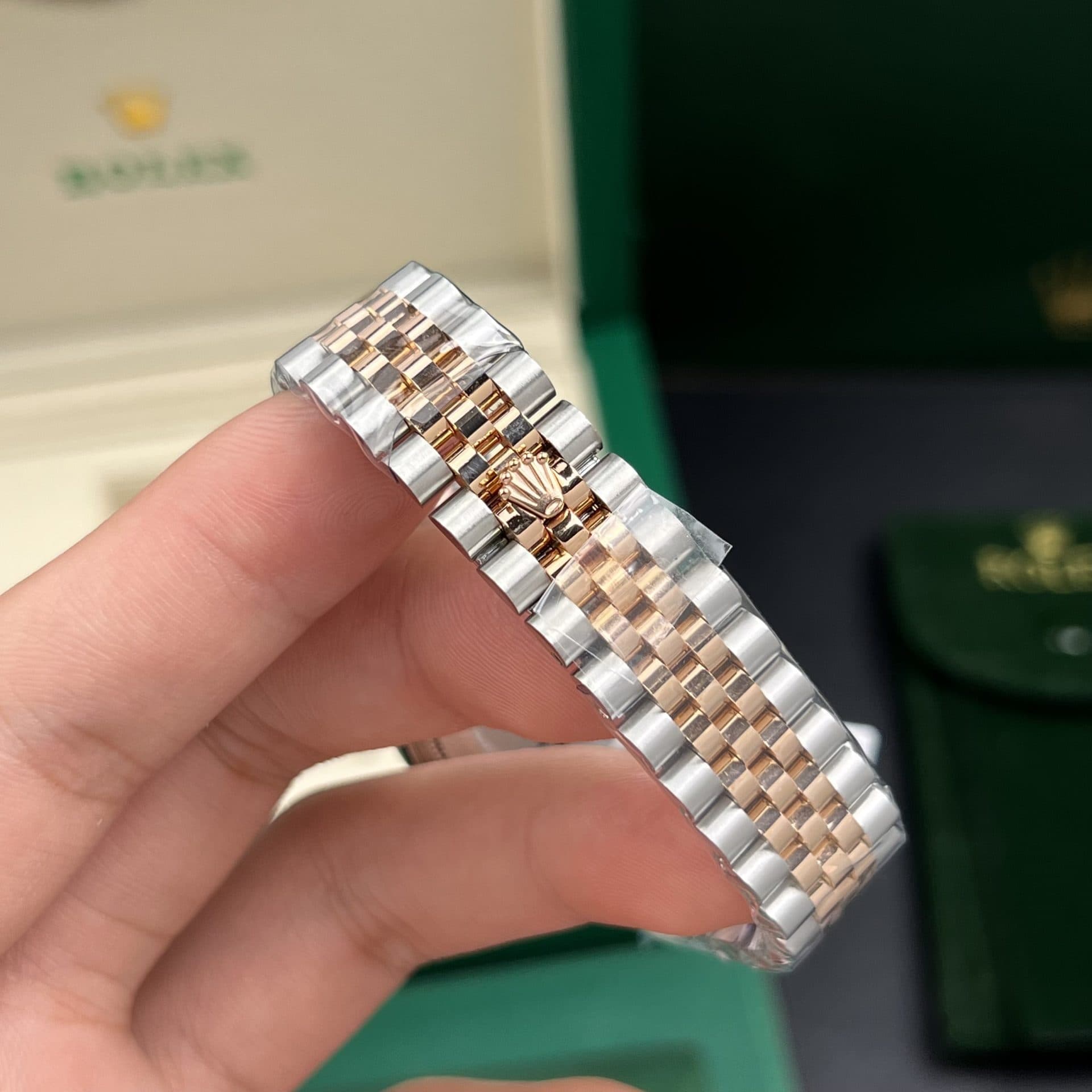 Dong-Ho-Rolex-Nu-Rep-11-DateJust-Mat-MOP-Boc-Vang-Hong-18K-GM-Factory-31mm-1-1
