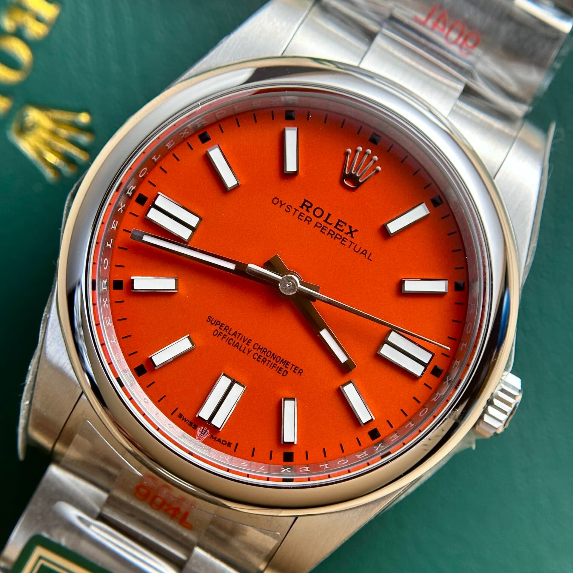 Dong-Ho-Rolex-Oyster-Perpetual-124300-Mat-Do-Nha-May-King-41mm-1-1