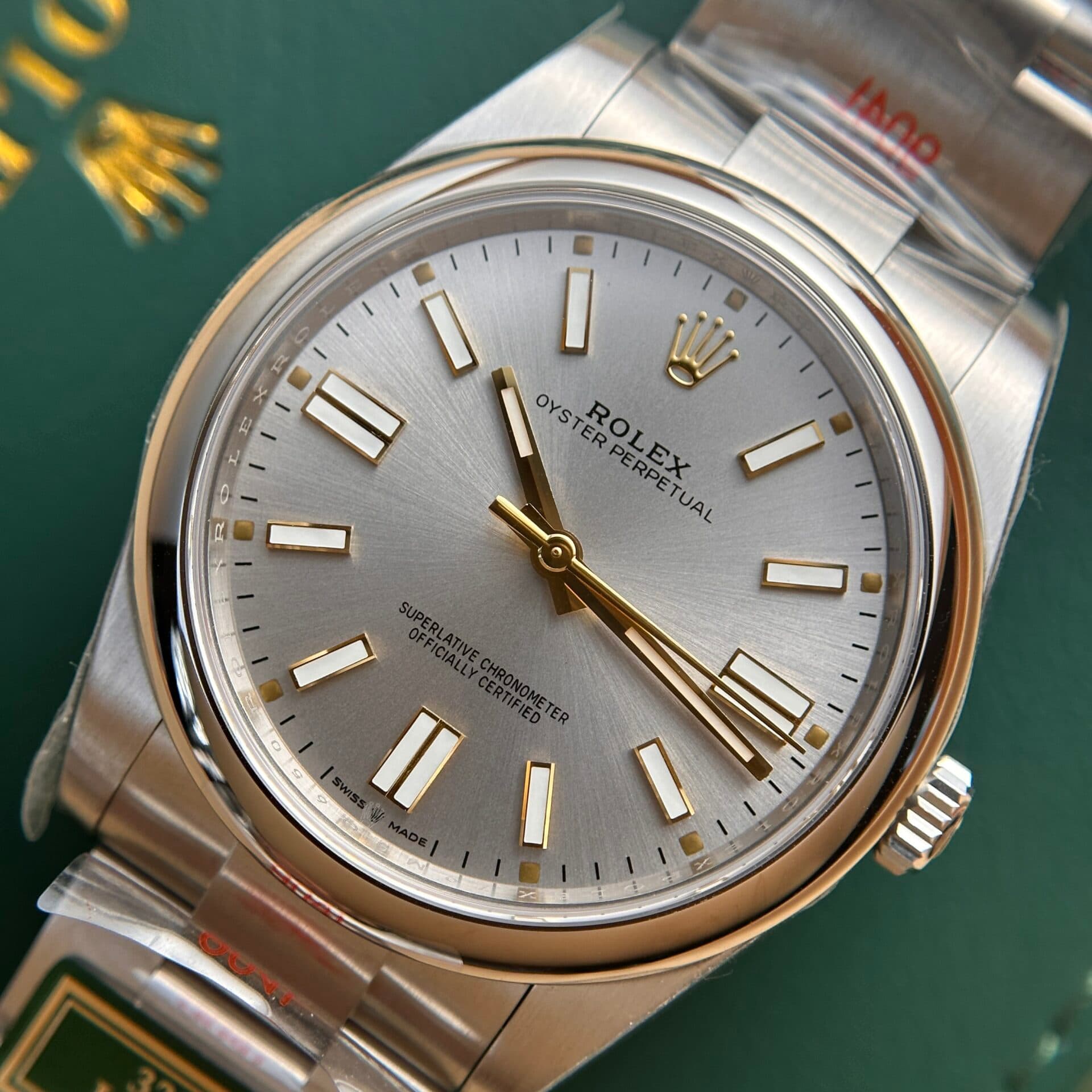 Dong-Ho-Rolex-Oyster-Perpetual-124300-Mat-Rhodium-Replica-King-Factory-41mm-2-1