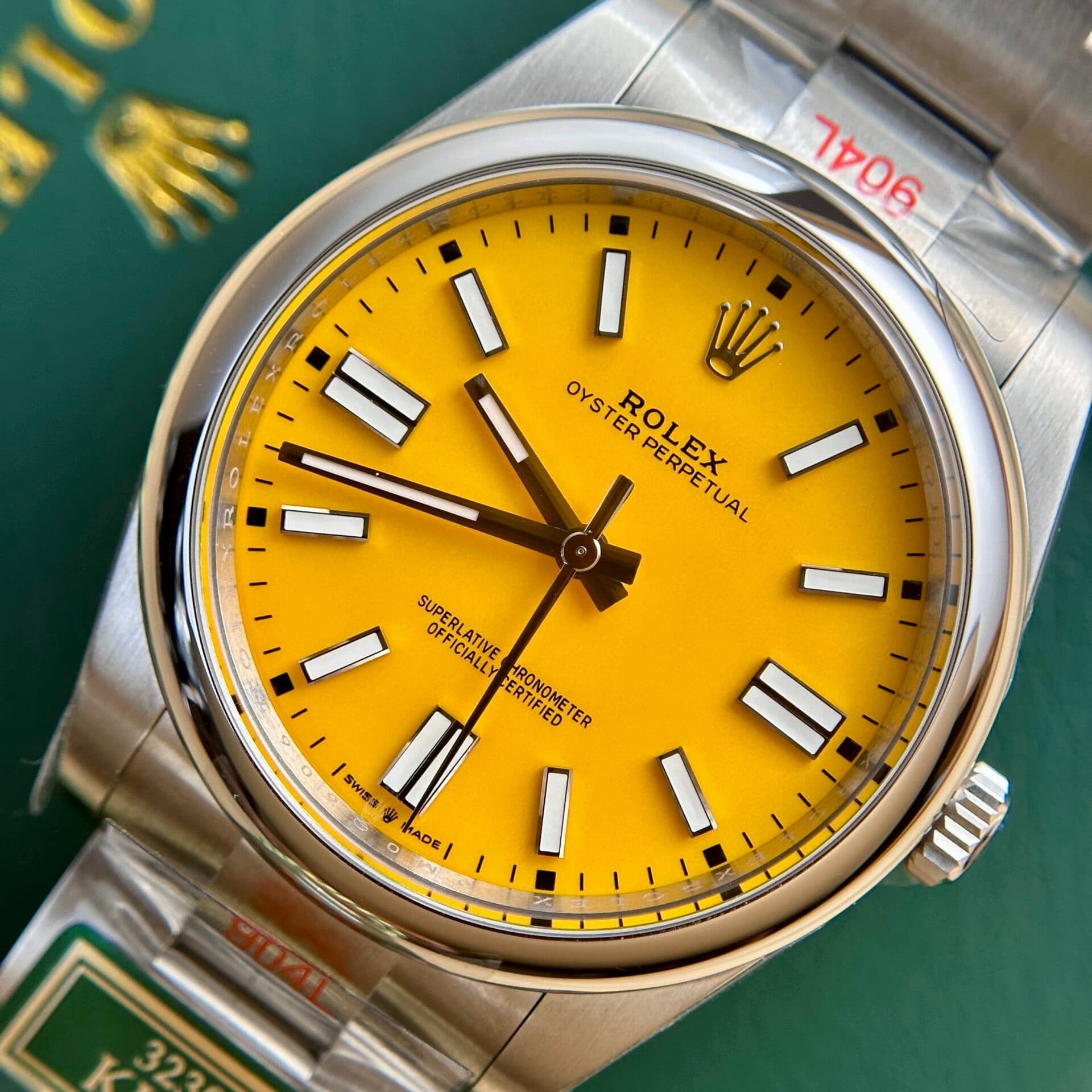Dong-Ho-Rolex-Oyster-Perpetual-124300-Mat-Vang-Replica-King-Factory-41mm-3-1