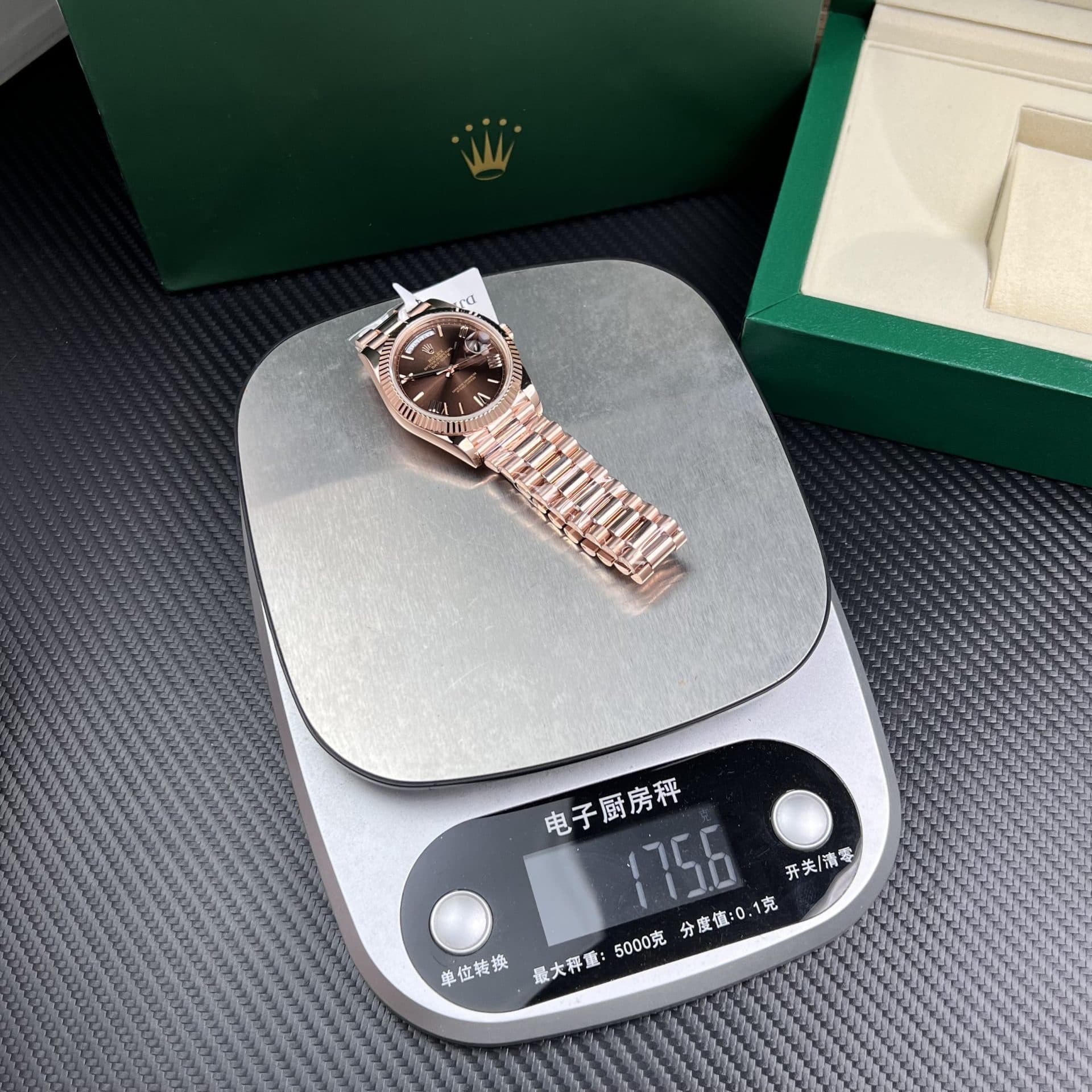 Dong-Ho-Rolex-Rep-11-Day-Date-Coc-So-La-Ma-Boc-Vang-18K-Trong-Luong-175gram-GMF-40mm-9-1