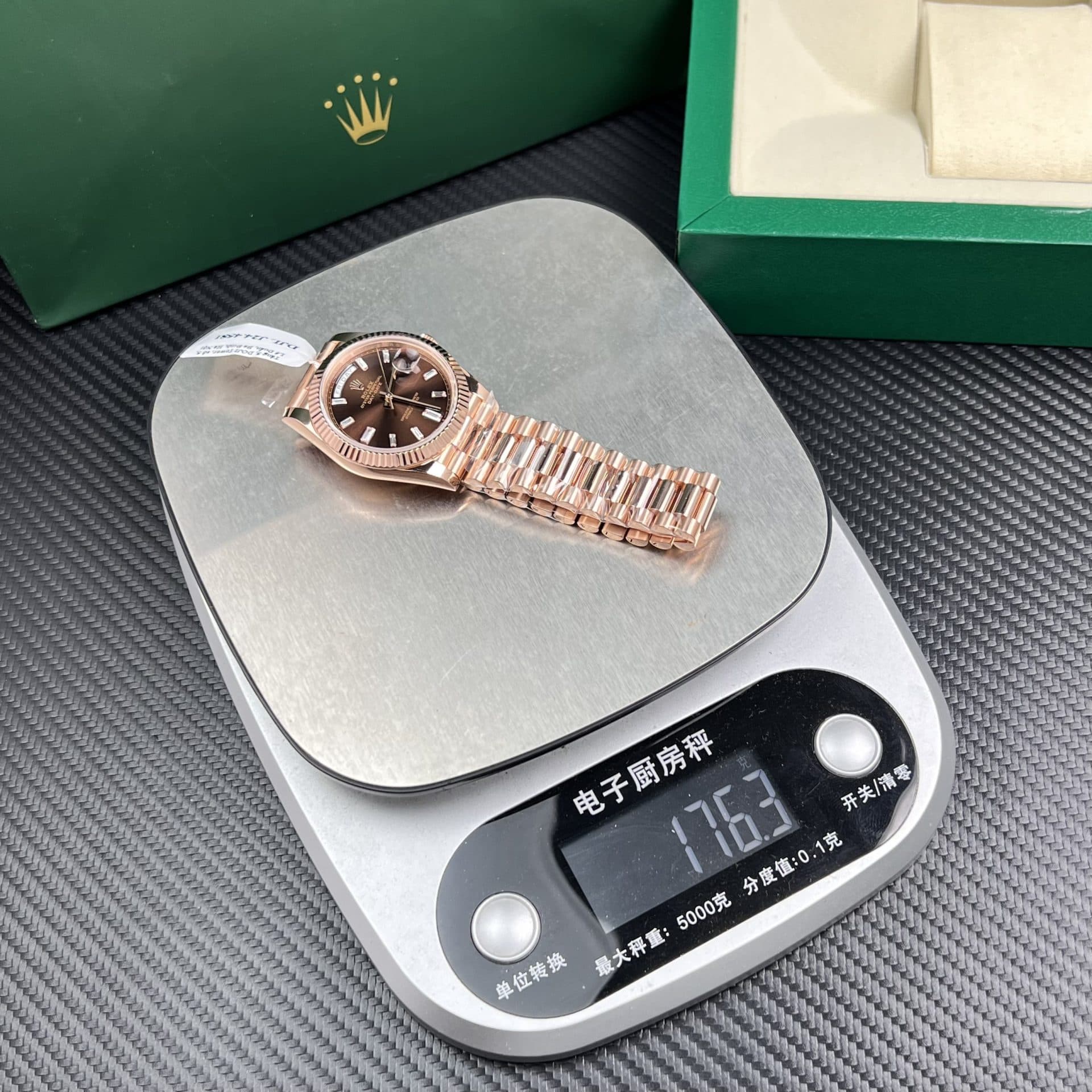 Dong-Ho-Rolex-Rep-11-Day-Date-Mat-Chocolate-Boc-Vang-18K-Trong-Luong-177gram-GM-Factory-40mm-3-1