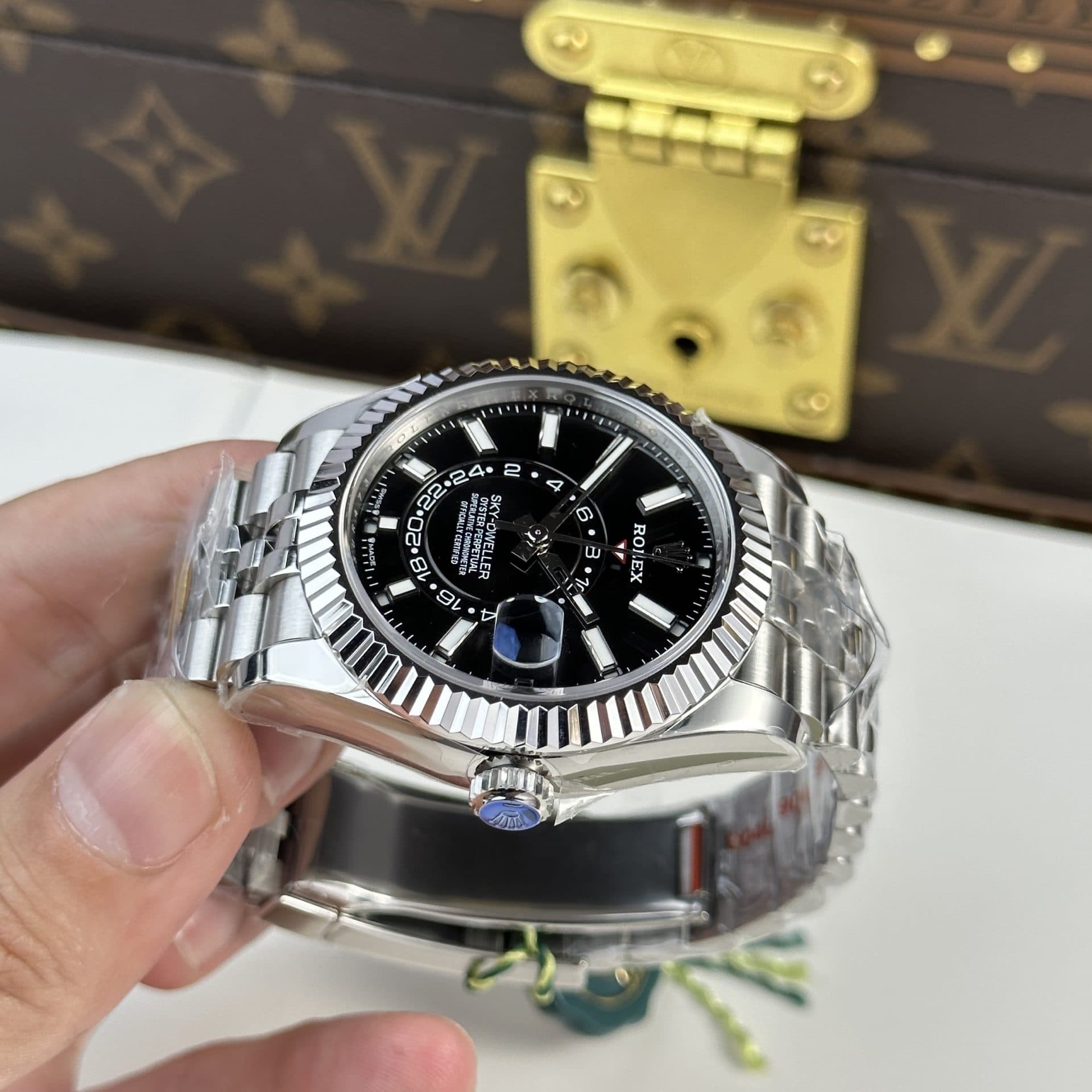 Dong-Ho-Rolex-Rep-11-Sky-Dweller-326934-Mat-Den-Day-Jubilee-42mm-1-1