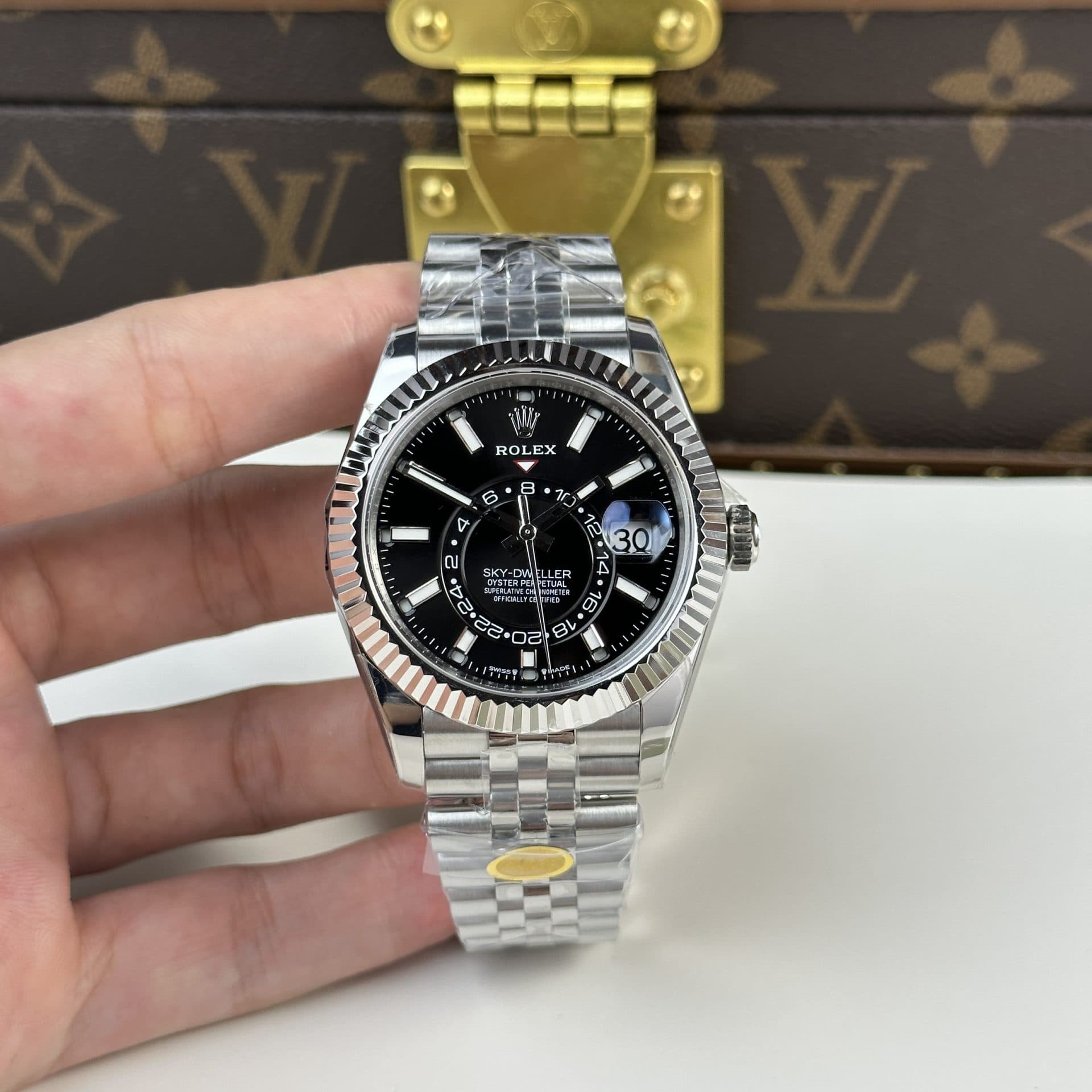 Dong-Ho-Rolex-Rep-11-Sky-Dweller-326934-Mat-Den-Day-Jubilee-42mm-3-1
