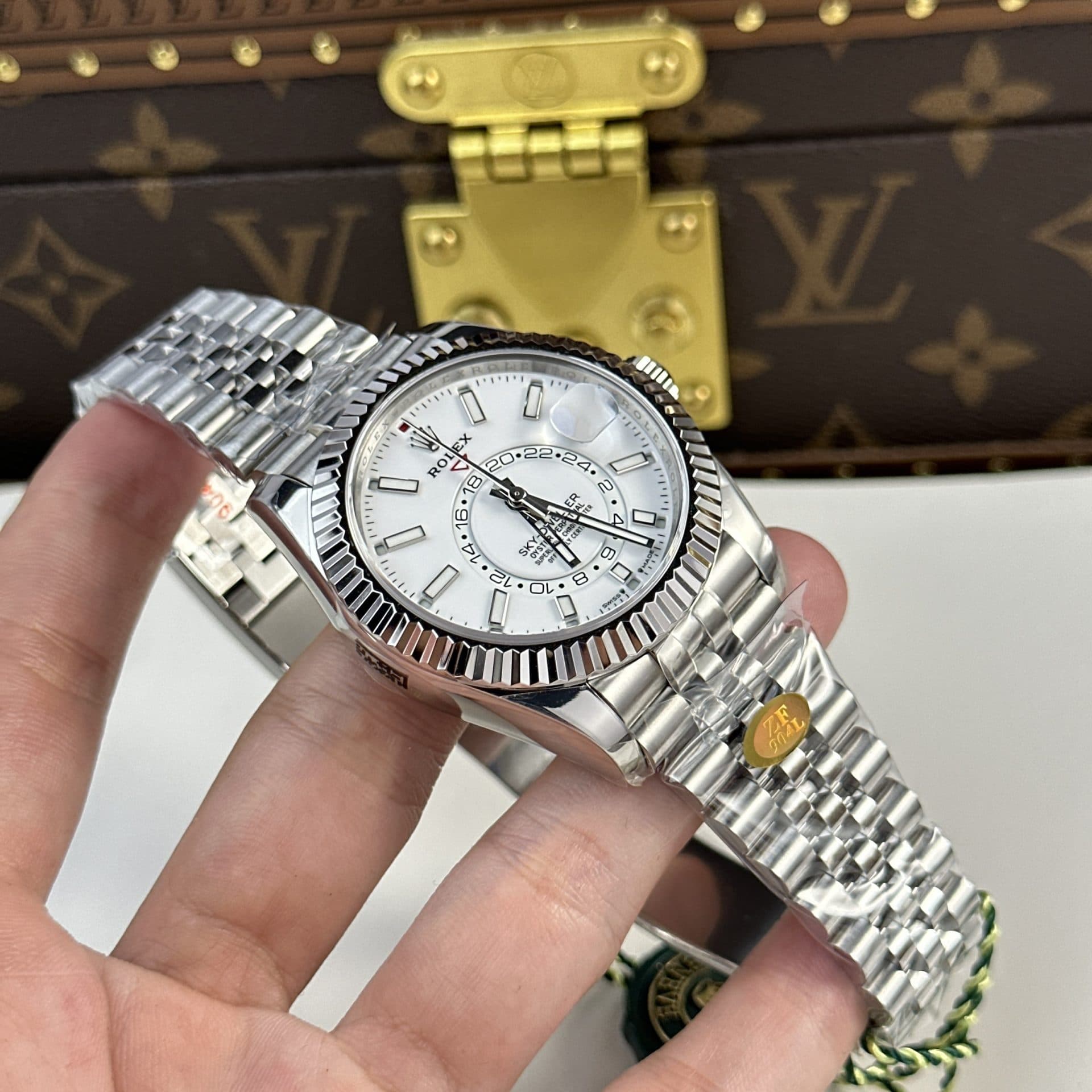 Dong-Ho-Rolex-Rep-11-Sky-Dweller-326934-Mat-Trang-Day-Jubilee-42mm-2-1