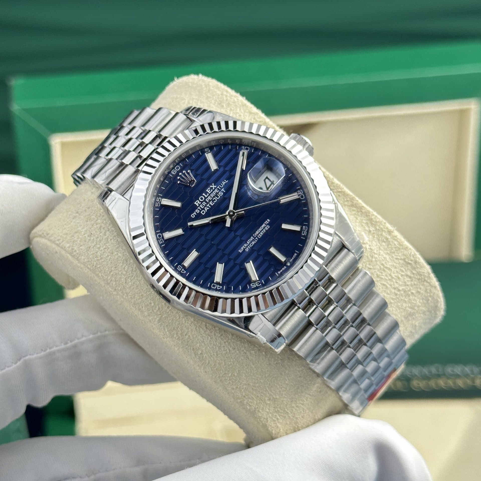Dong-Ho-Rolex-Replica-11-DateJust-126334-Mat-So-Gap-Nep-VS-Factory-41mm-1-1